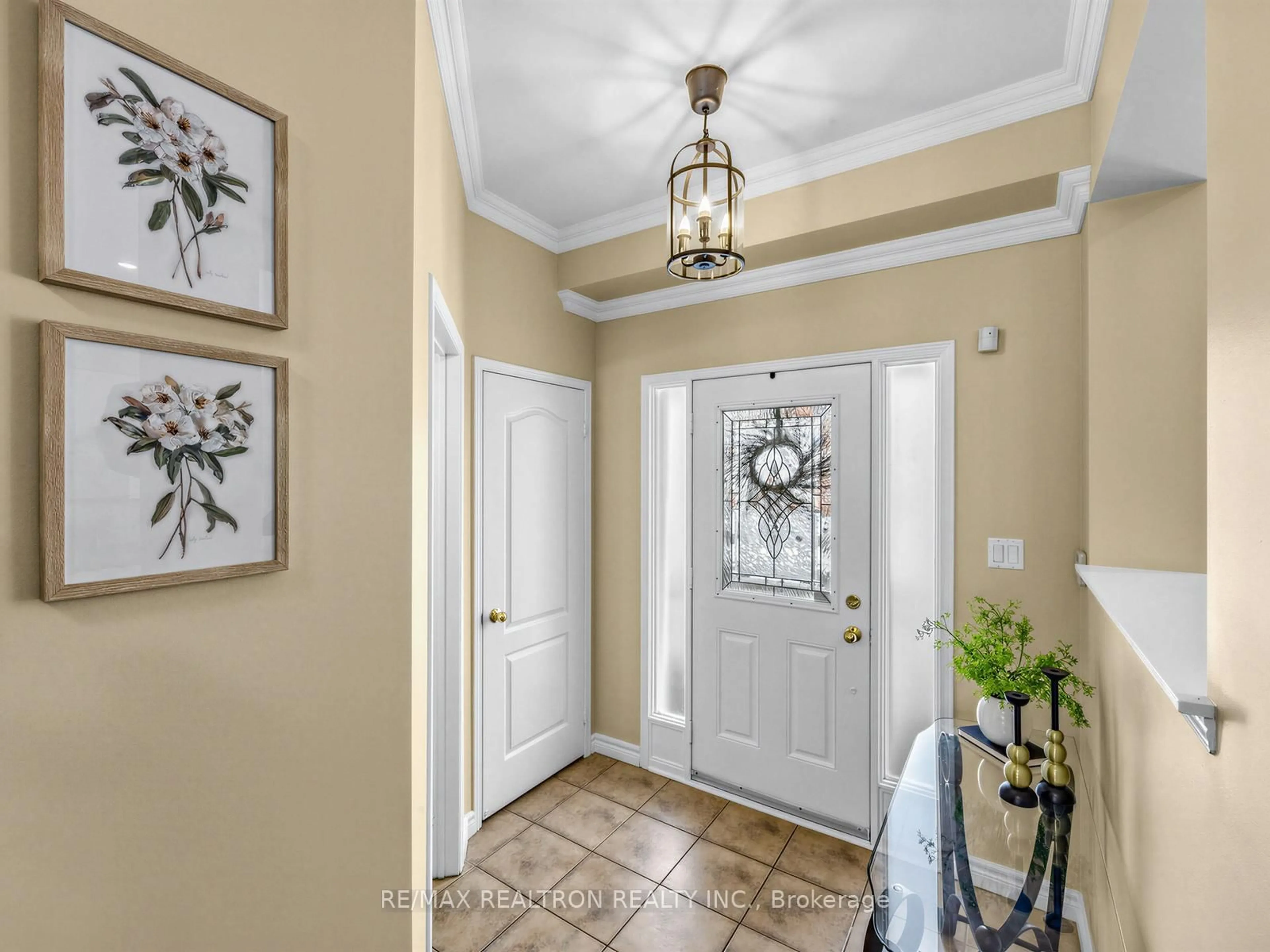 Indoor entryway for 9 Winrow Gate, Ajax Ontario L1T 0G3
