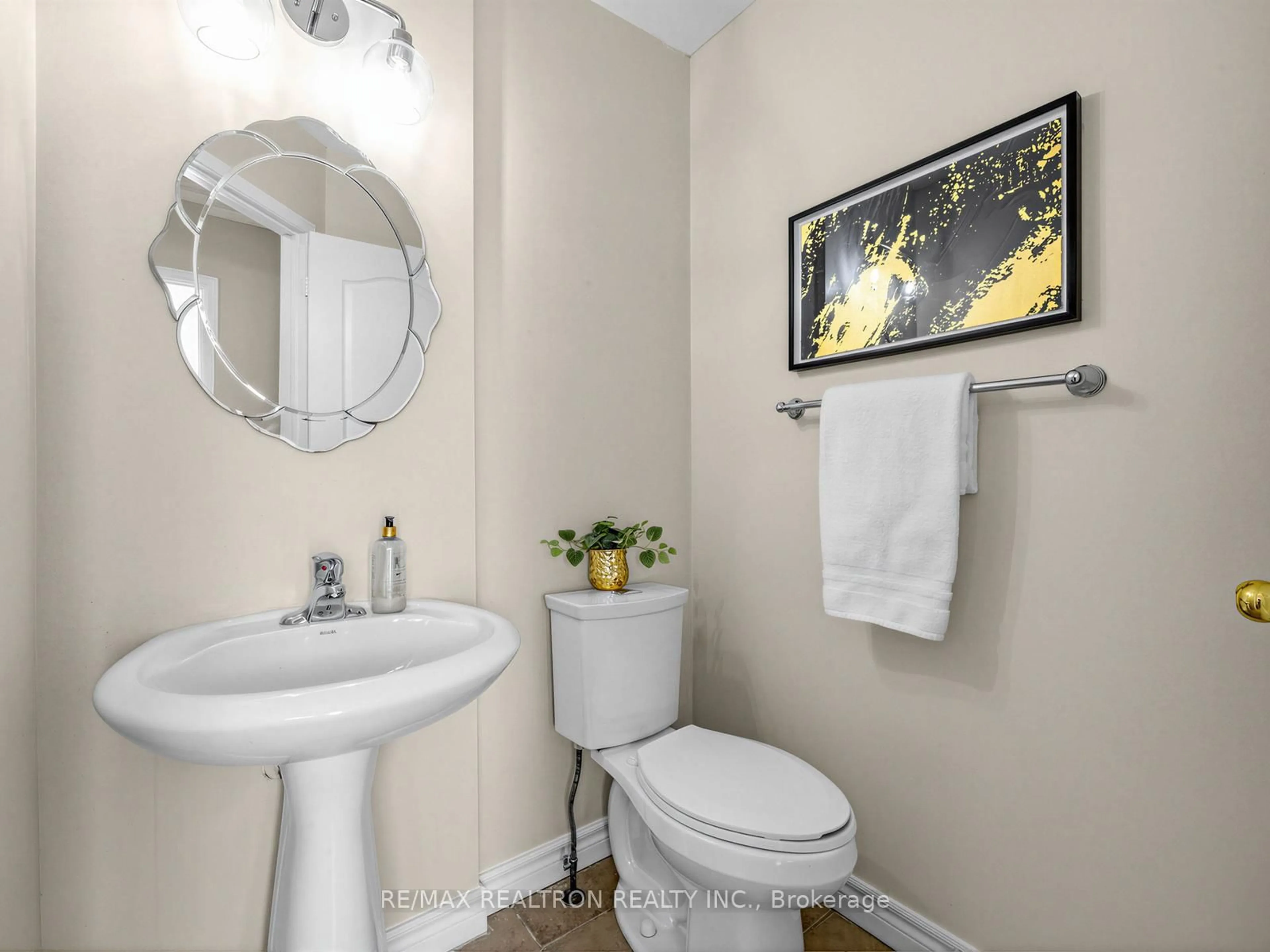 Standard bathroom, ceramic/tile floor for 9 Winrow Gate, Ajax Ontario L1T 0G3
