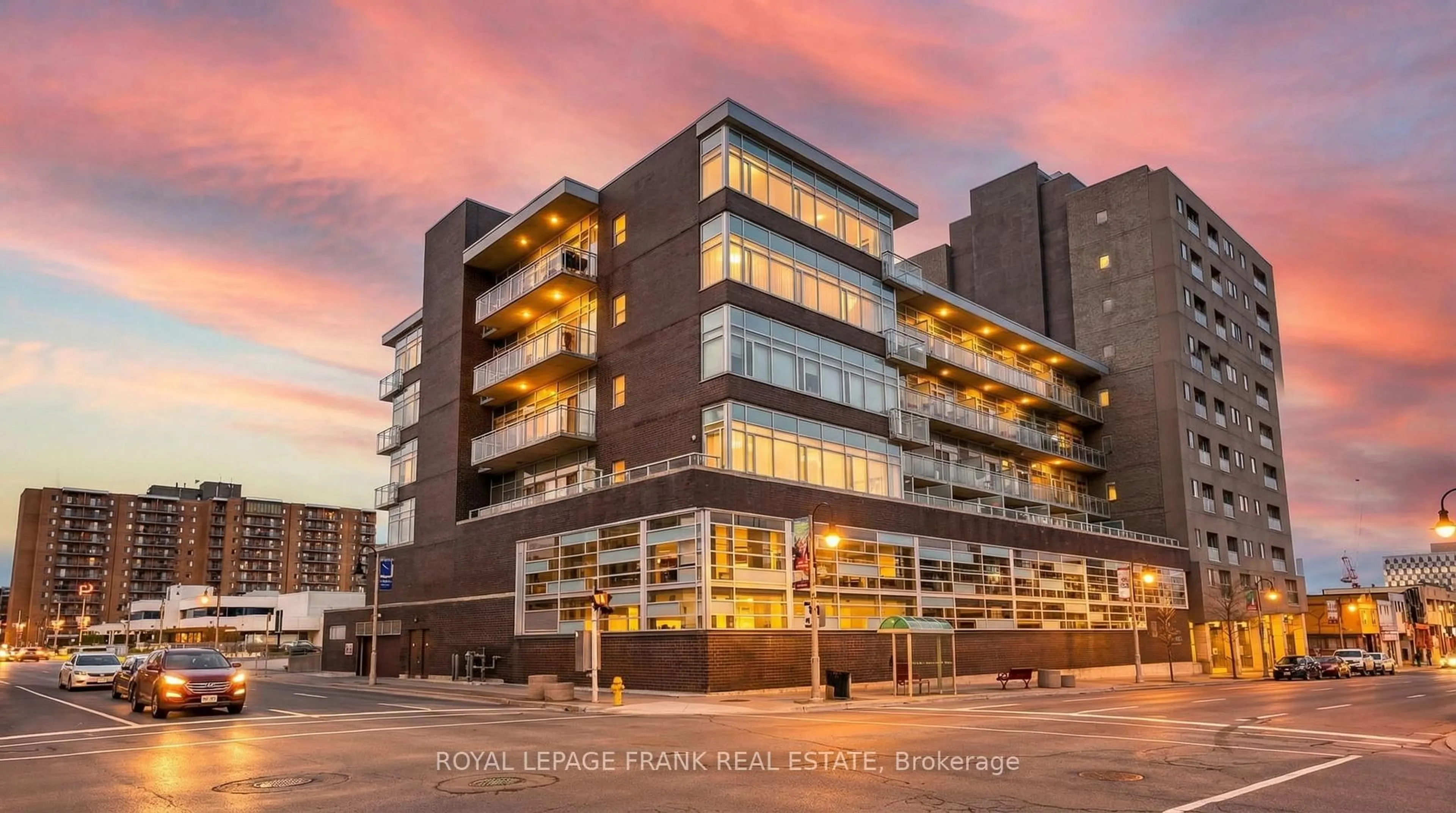 Indoor foyer for 44 Bond St #306, Oshawa Ontario L1G 6R2