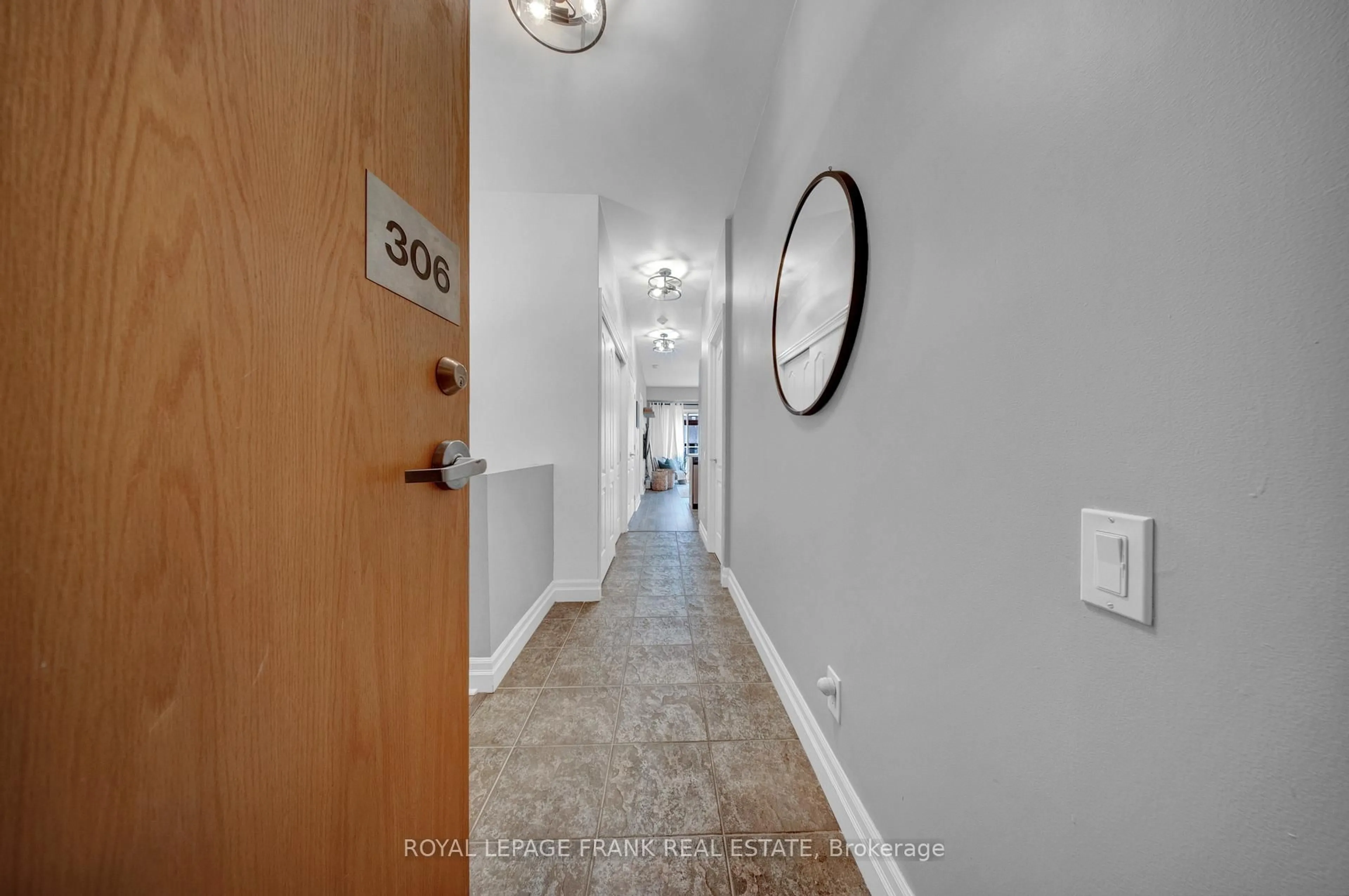 Indoor entryway for 44 Bond St #306, Oshawa Ontario L1G 6R2