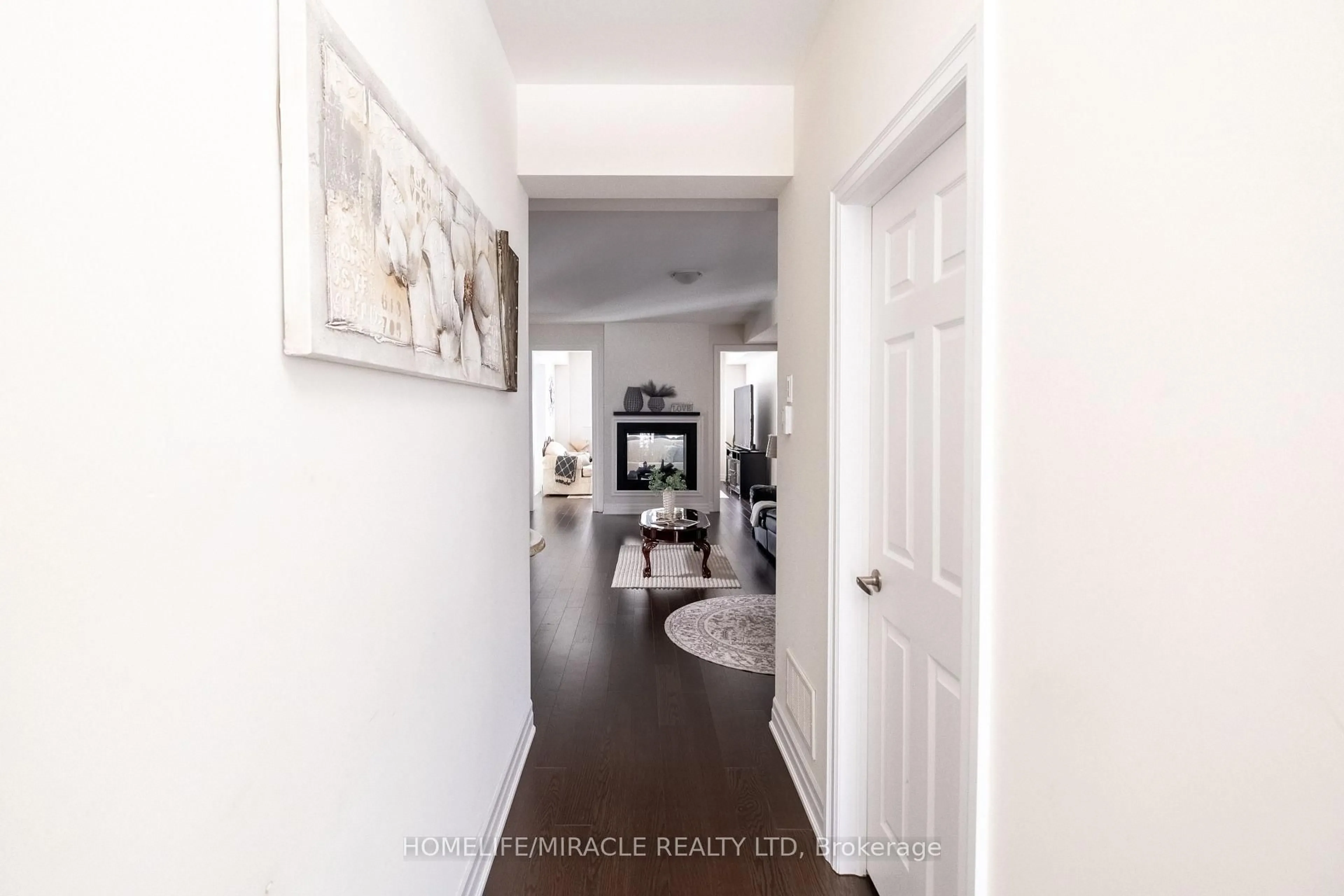 Indoor entryway for 1214 Shankel Rd, Oshawa Ontario L1K 3G2