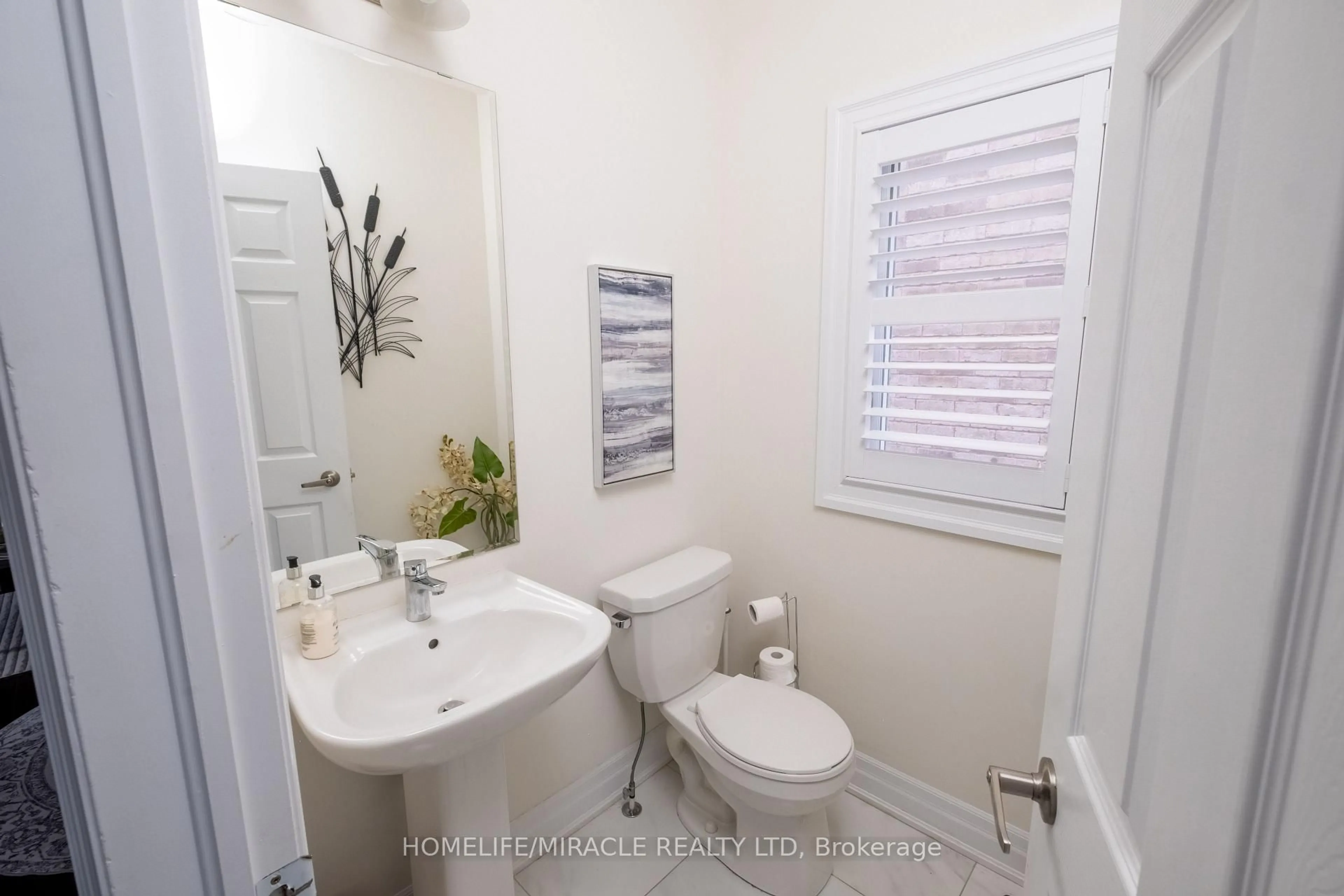 Standard bathroom, ceramic/tile floor for 1214 Shankel Rd, Oshawa Ontario L1K 3G2