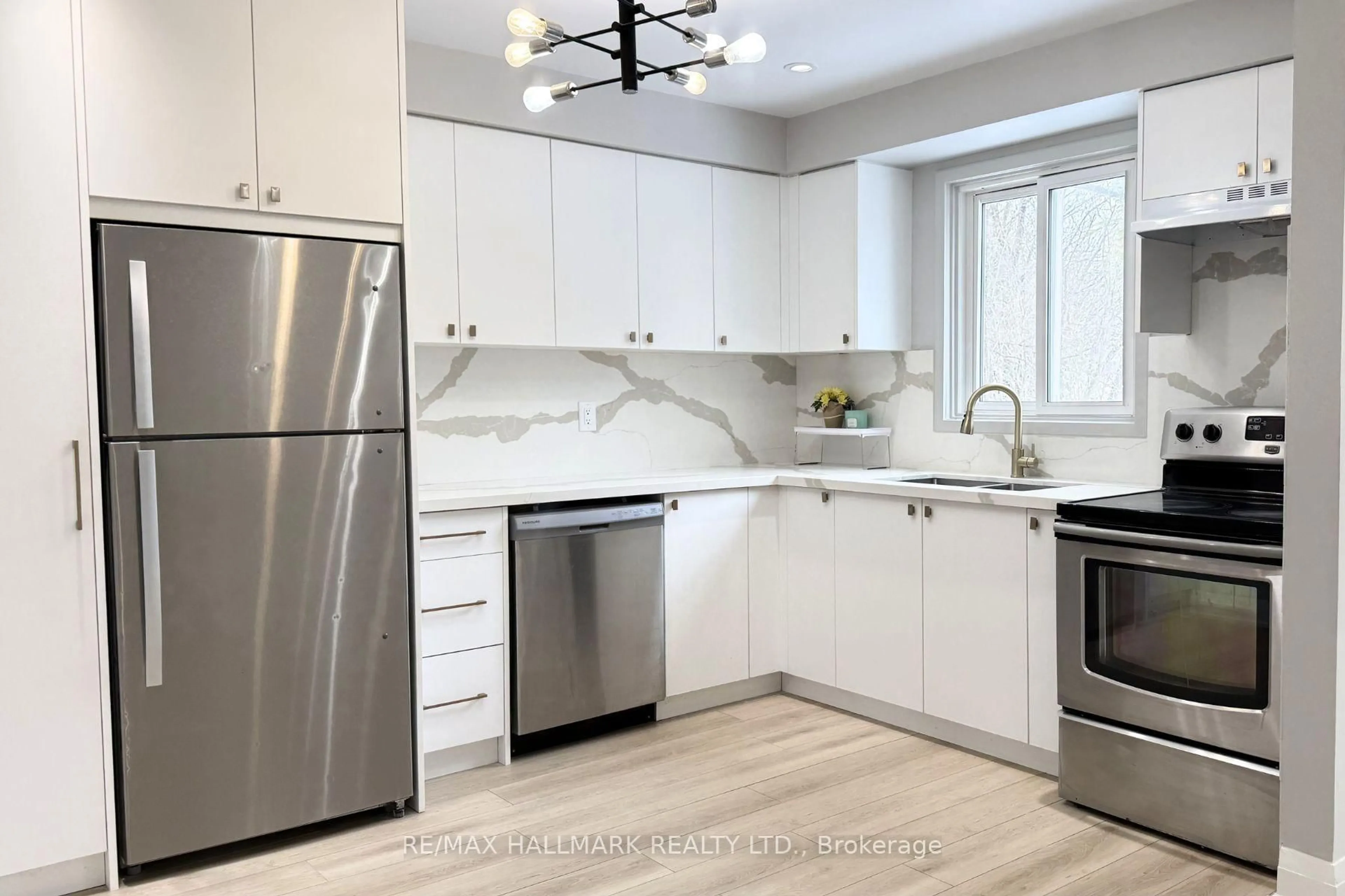 Unknown for 103 Guthrie Cres, Whitby Ontario L1P 1A6