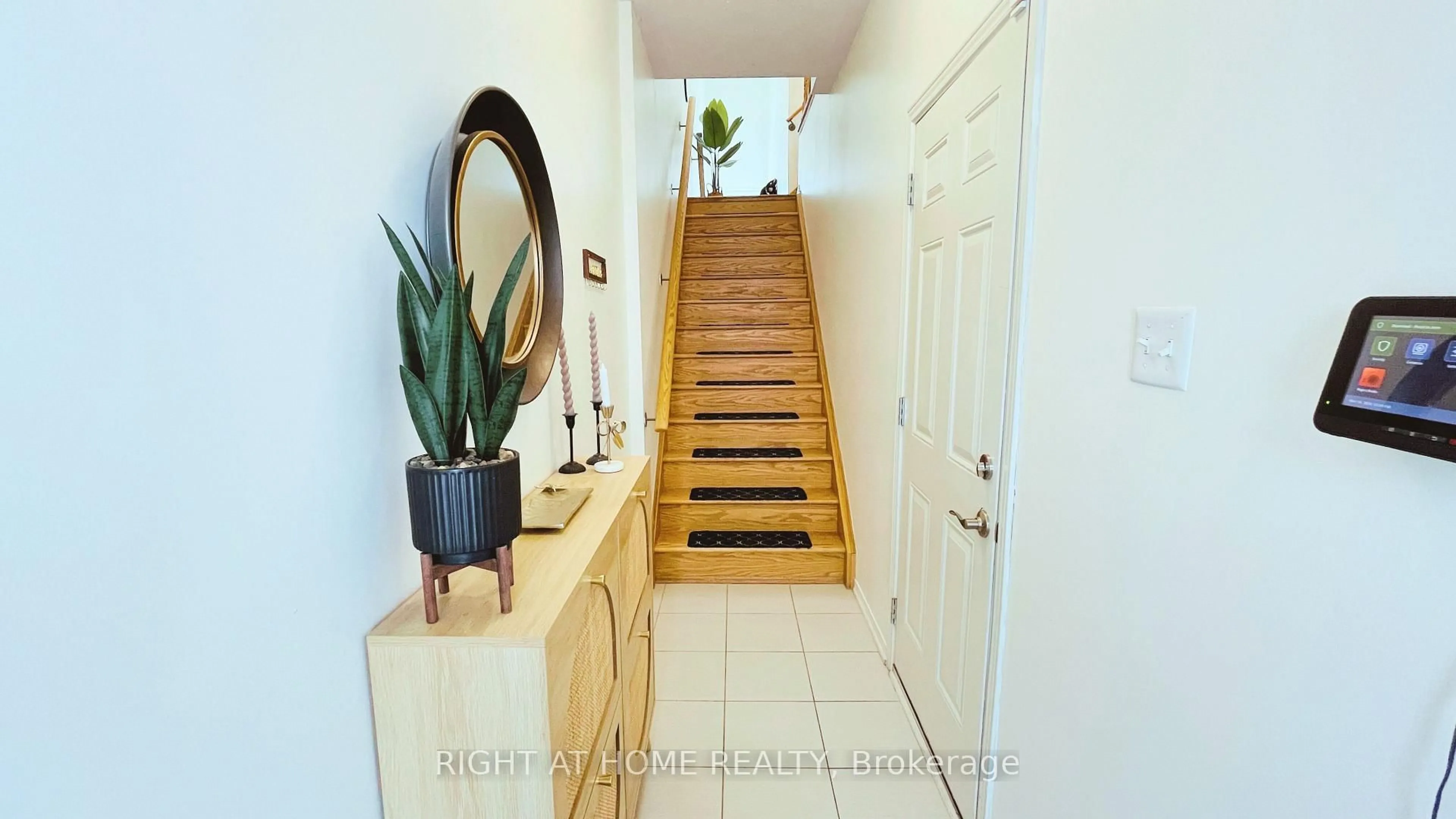 Indoor entryway for 2372 Chevron Prince Path, Oshawa Ontario L1L 0K9