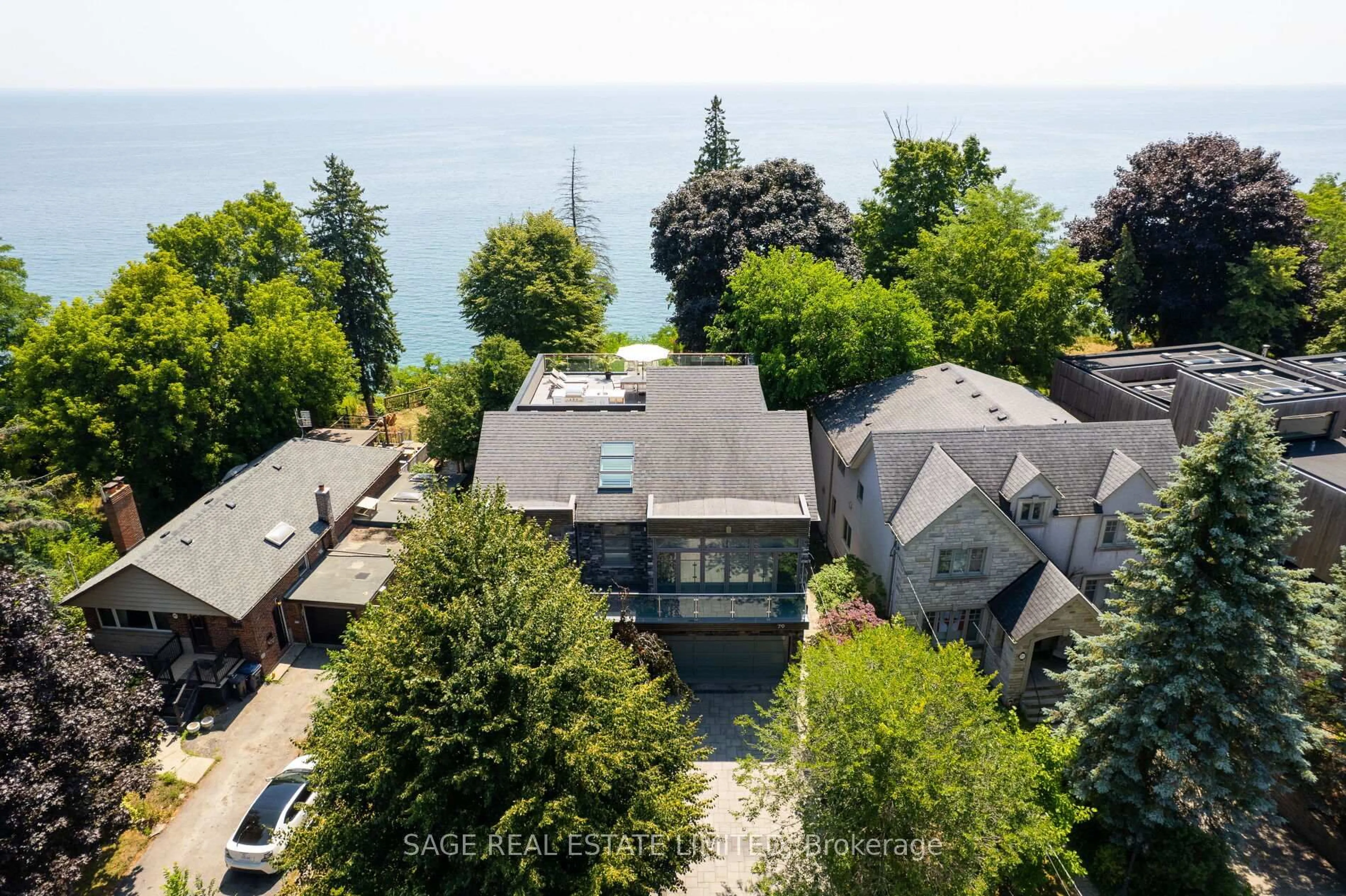 A pic from outside/outdoor area/front of a property/back of a property/a pic from drone, water/lake/river/ocean view for 79 Fishleigh Dr, Toronto Ontario M1N 1H3