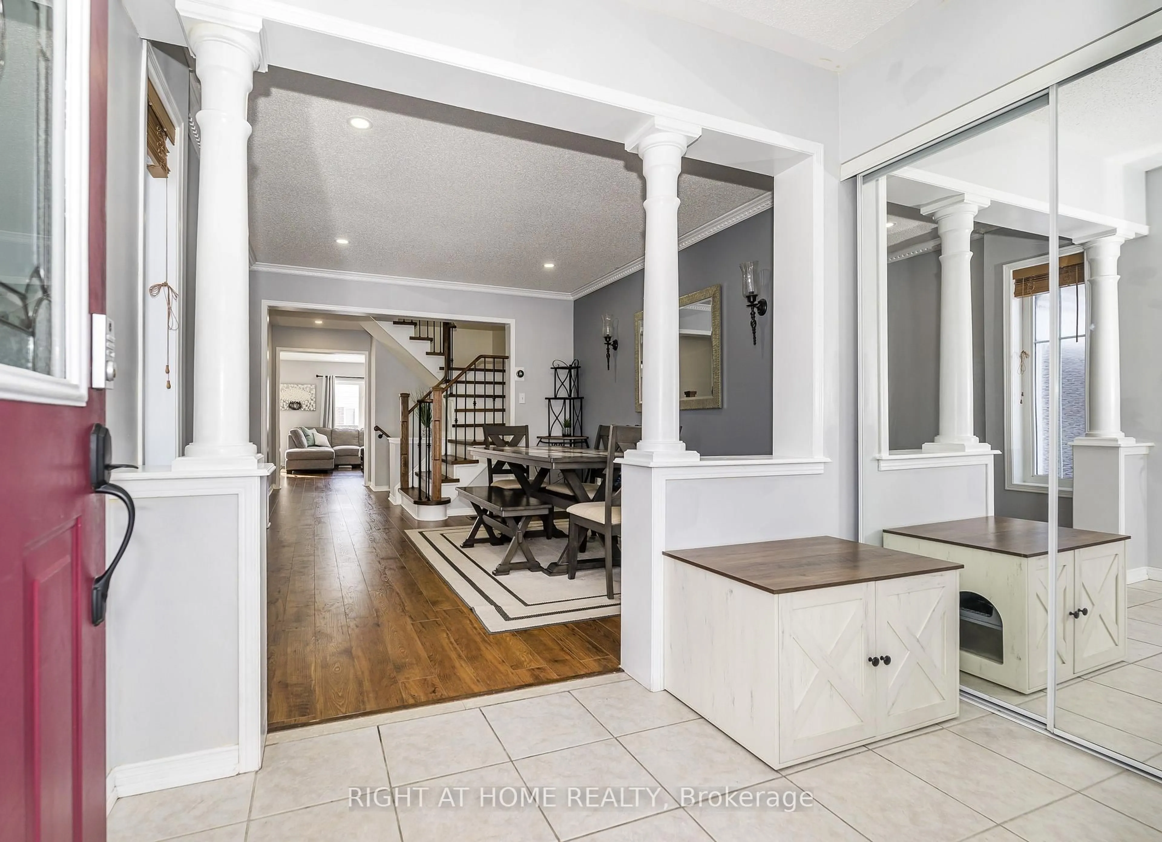 Indoor entryway for 31 Tansley Cres, Ajax Ontario L1Z 1Y5