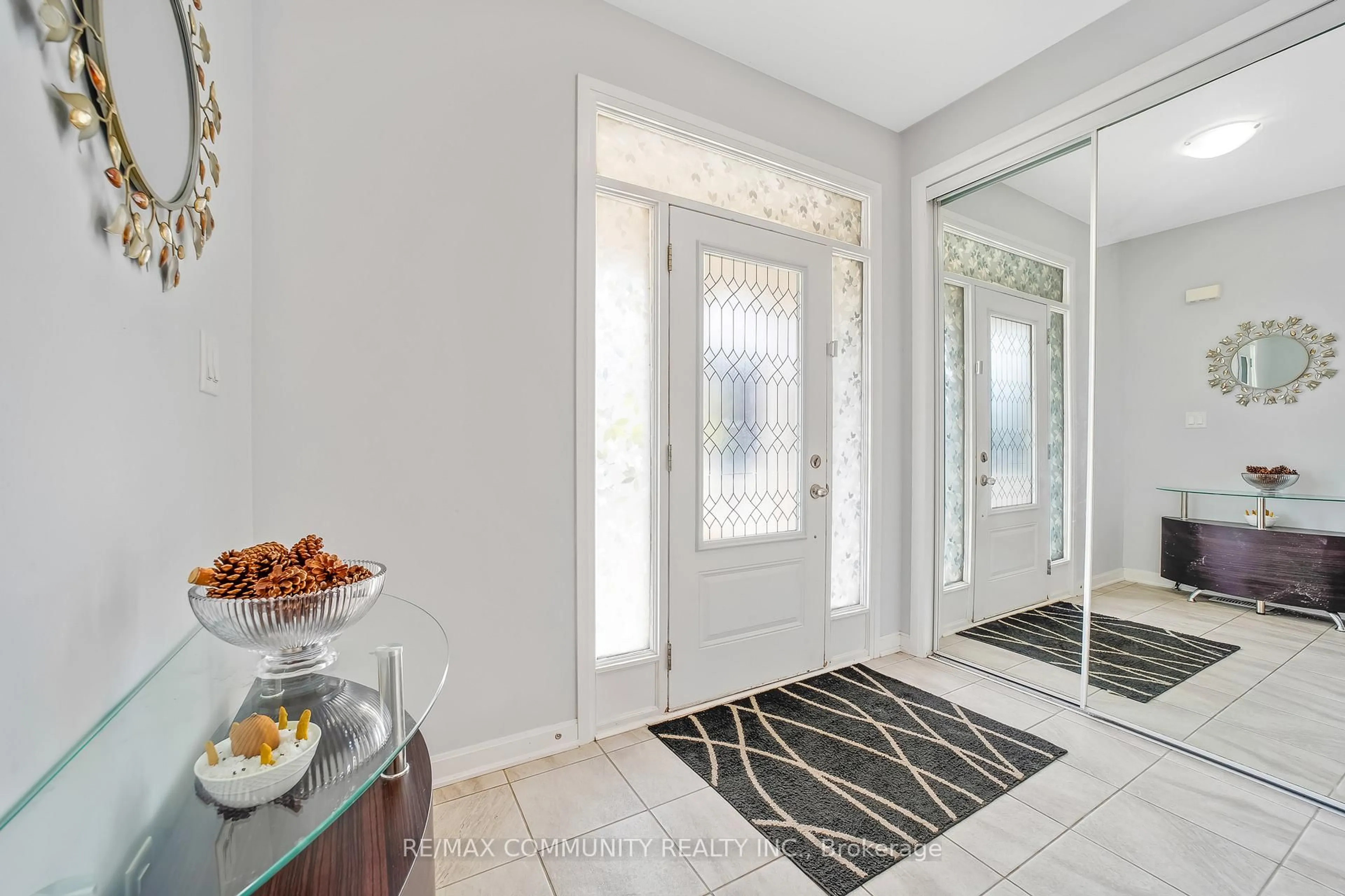 Indoor entryway for 1064 Cameo St, Pickering Ontario L1X 0G2