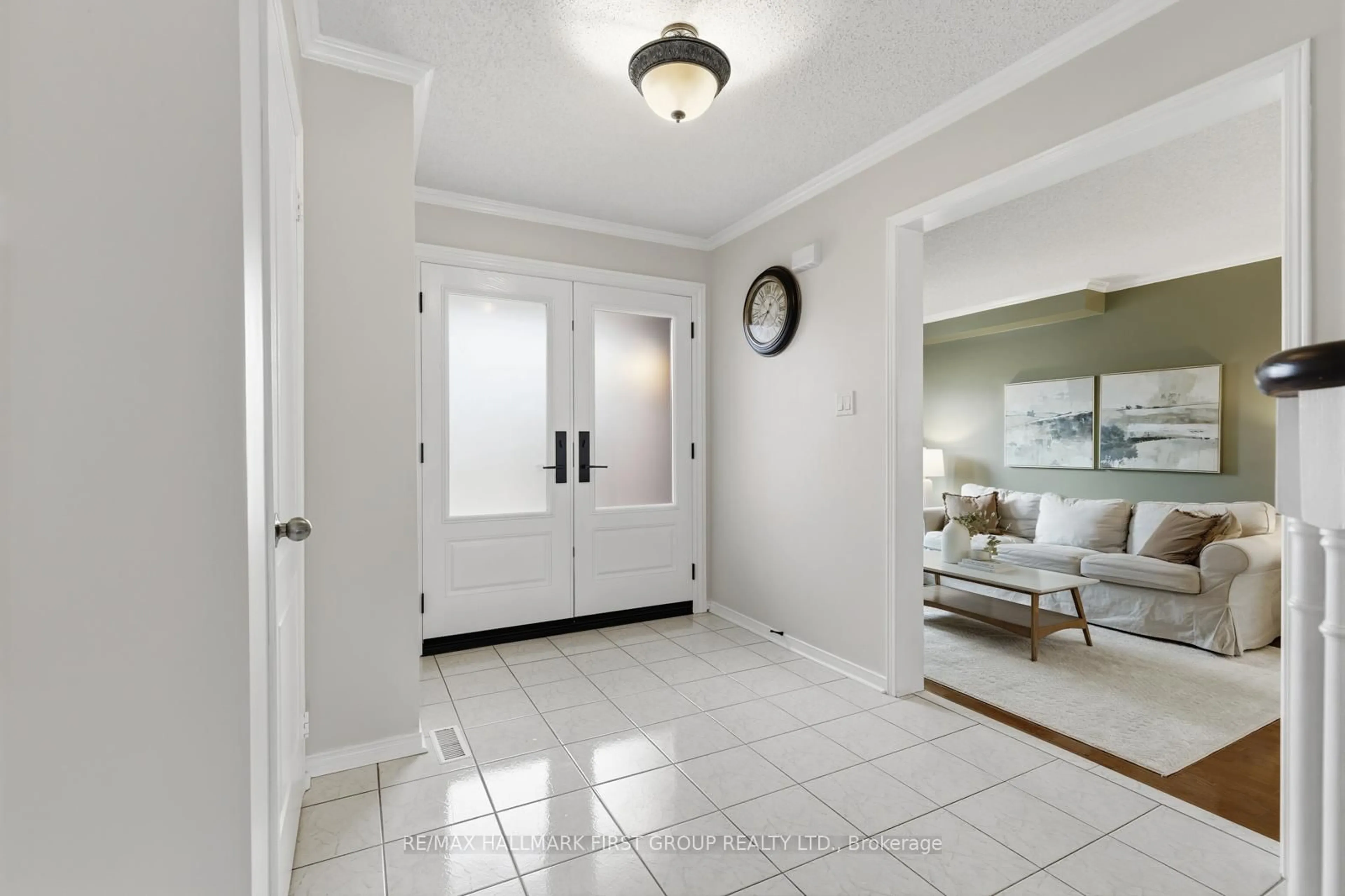 Indoor entryway for 68 Forest Heights St, Whitby Ontario L1R 1X4