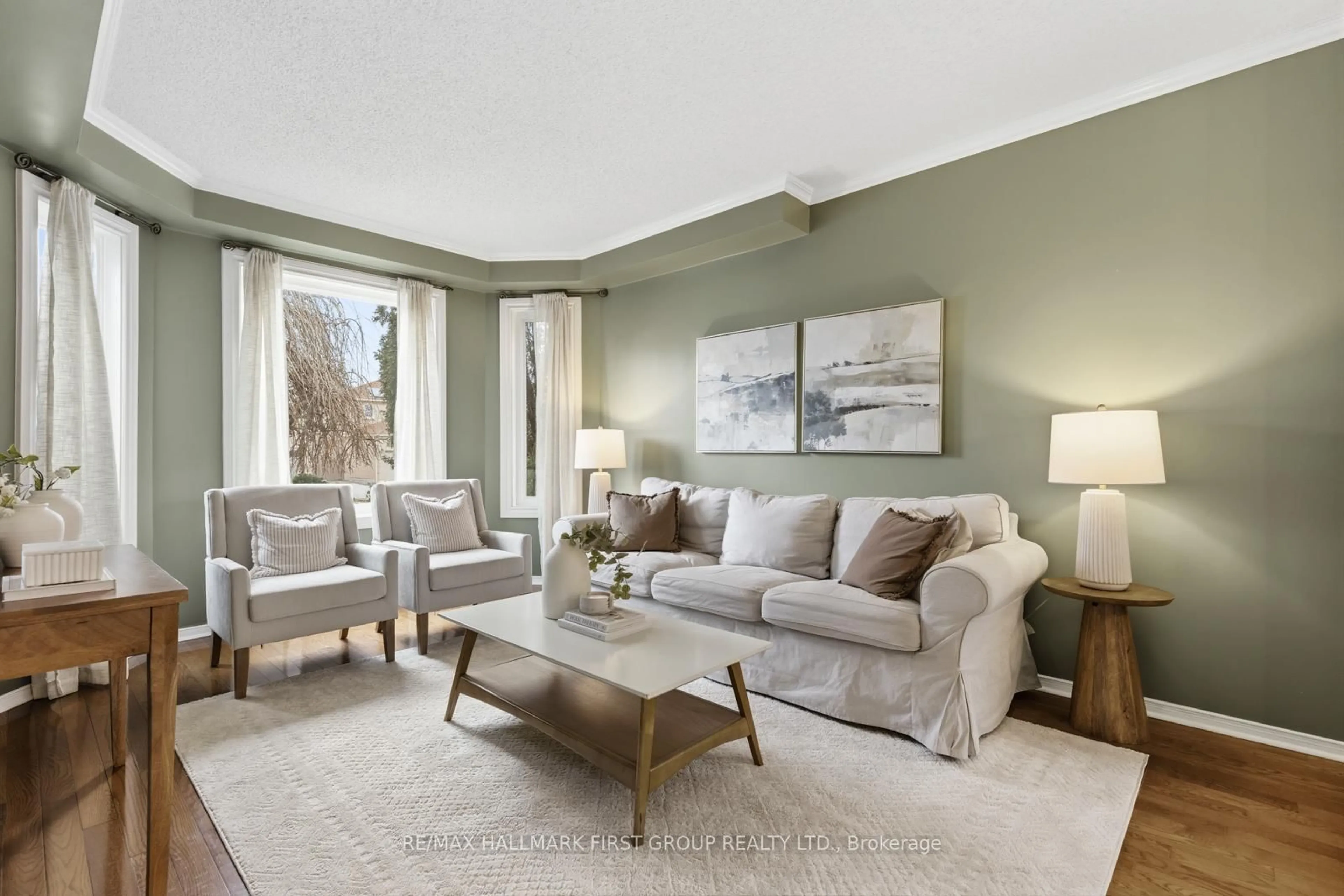 Living room with furniture, unknown for 68 Forest Heights St, Whitby Ontario L1R 1X4