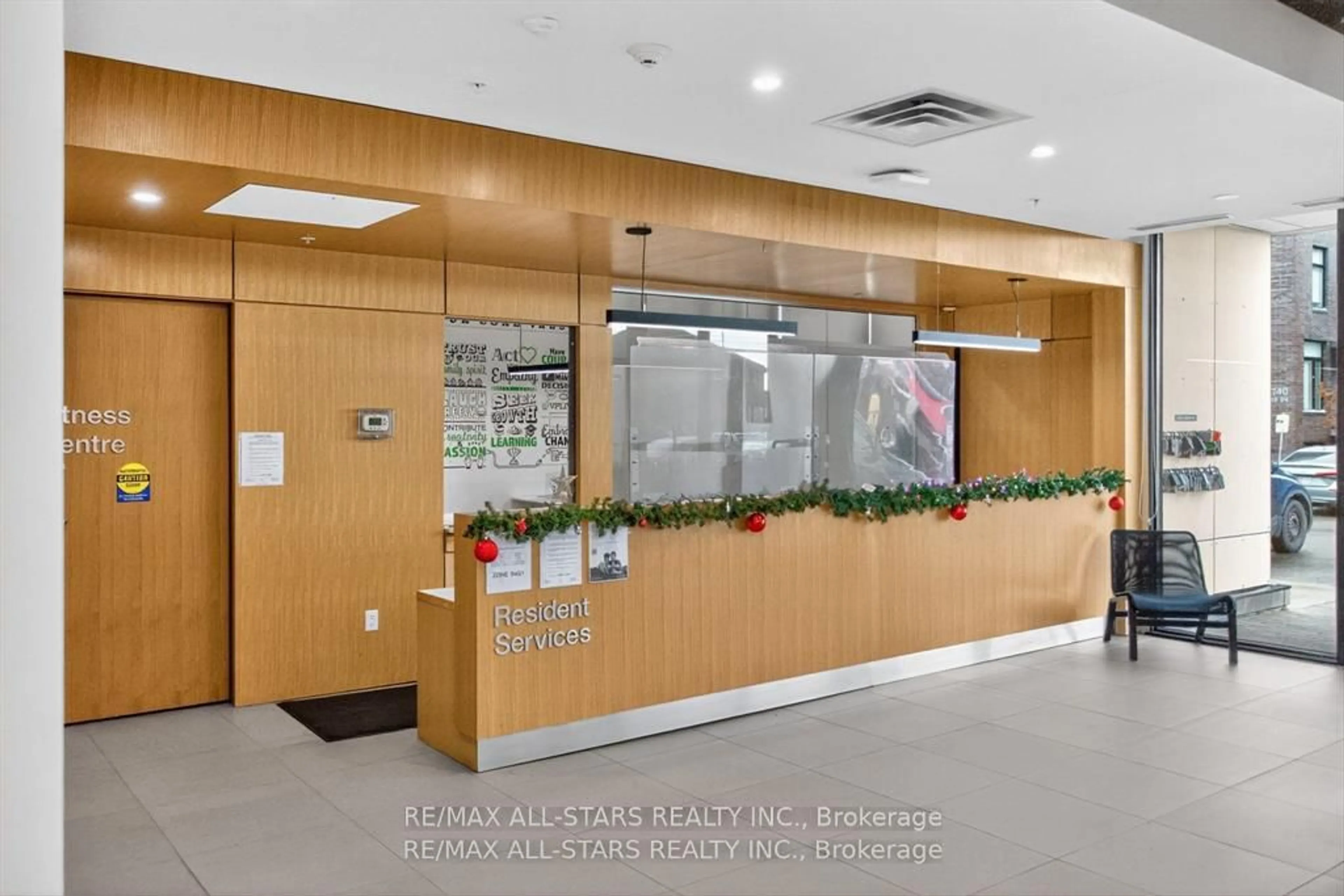 Indoor foyer for 1800 Simcoe St #220, Oshawa Ontario L1G 4X9