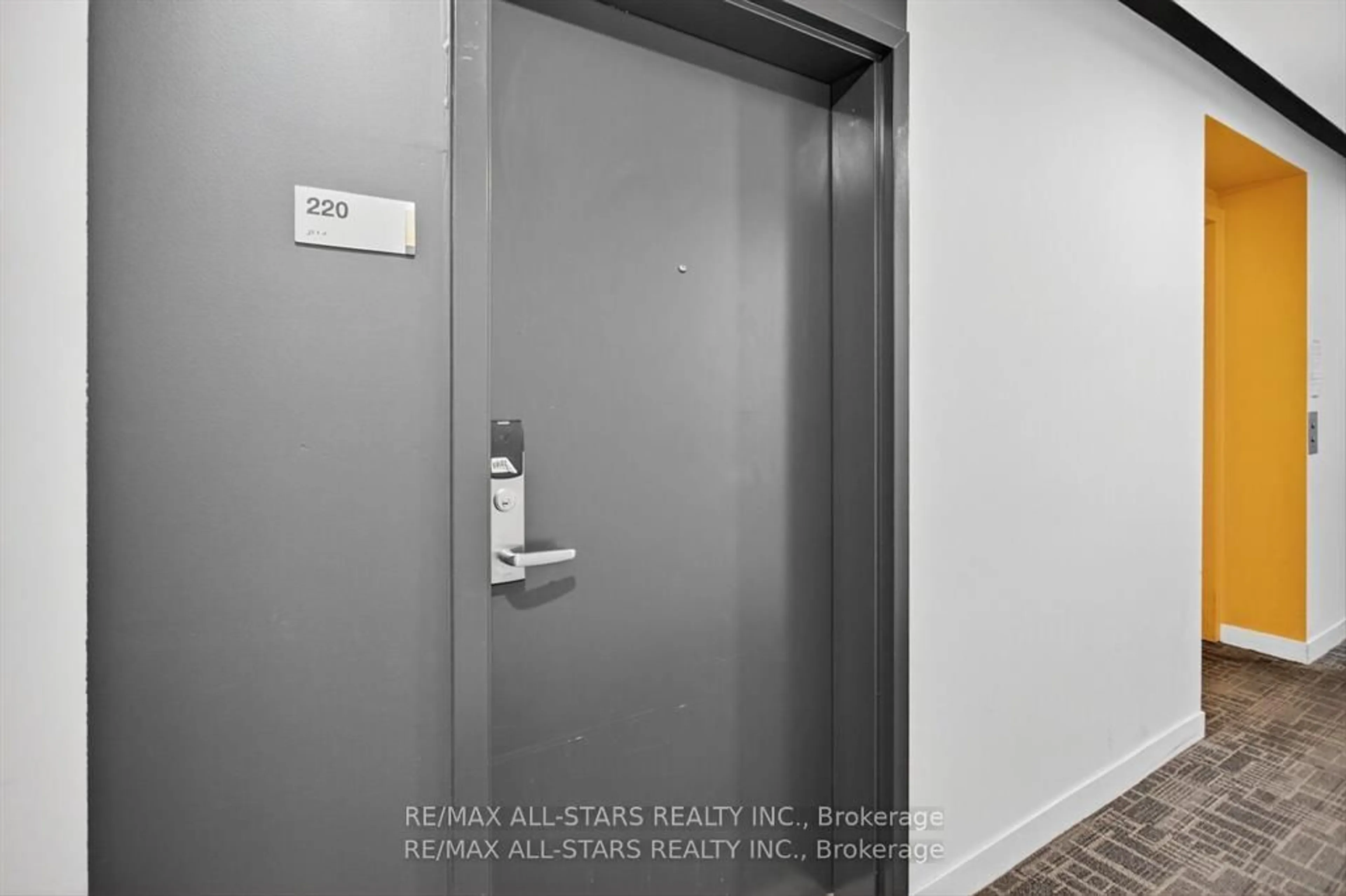 Unknown for 1800 Simcoe St #220, Oshawa Ontario L1G 4X9