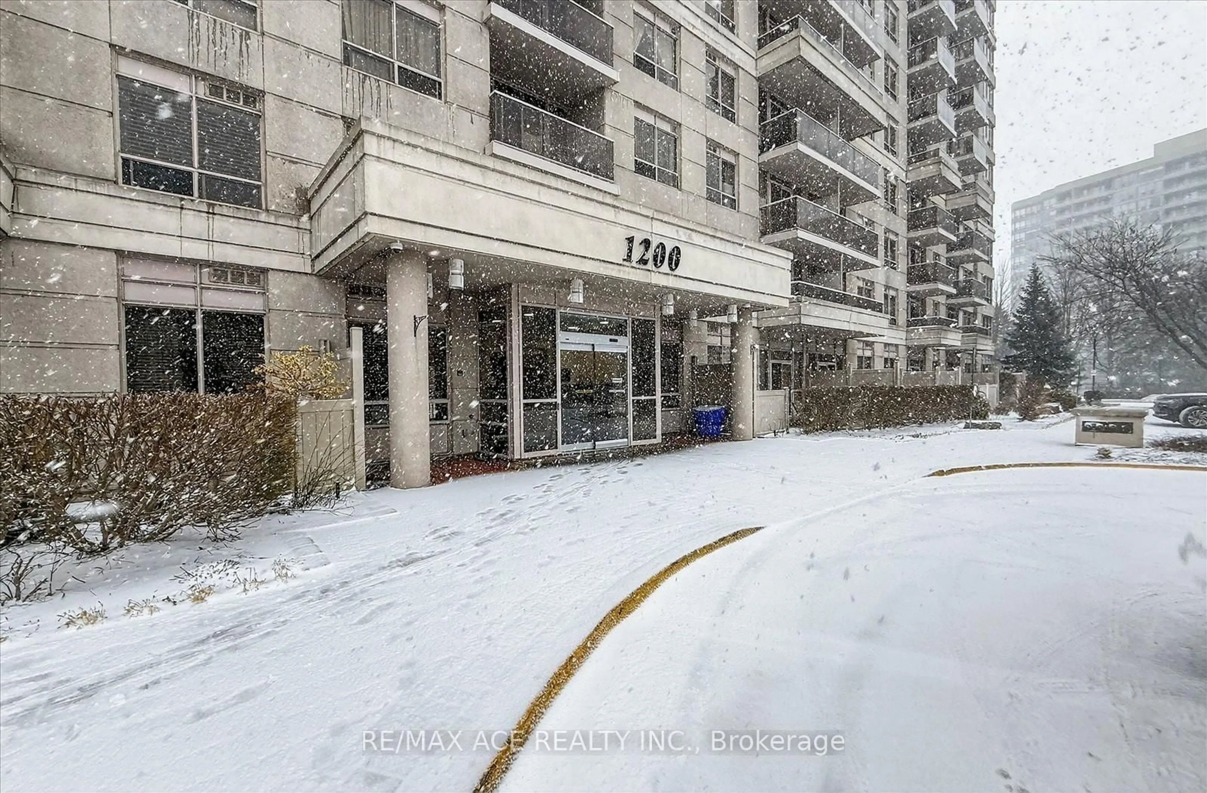 Indoor foyer for 1200 The Esplanade Rd #413, Pickering Ontario L1V 6V3