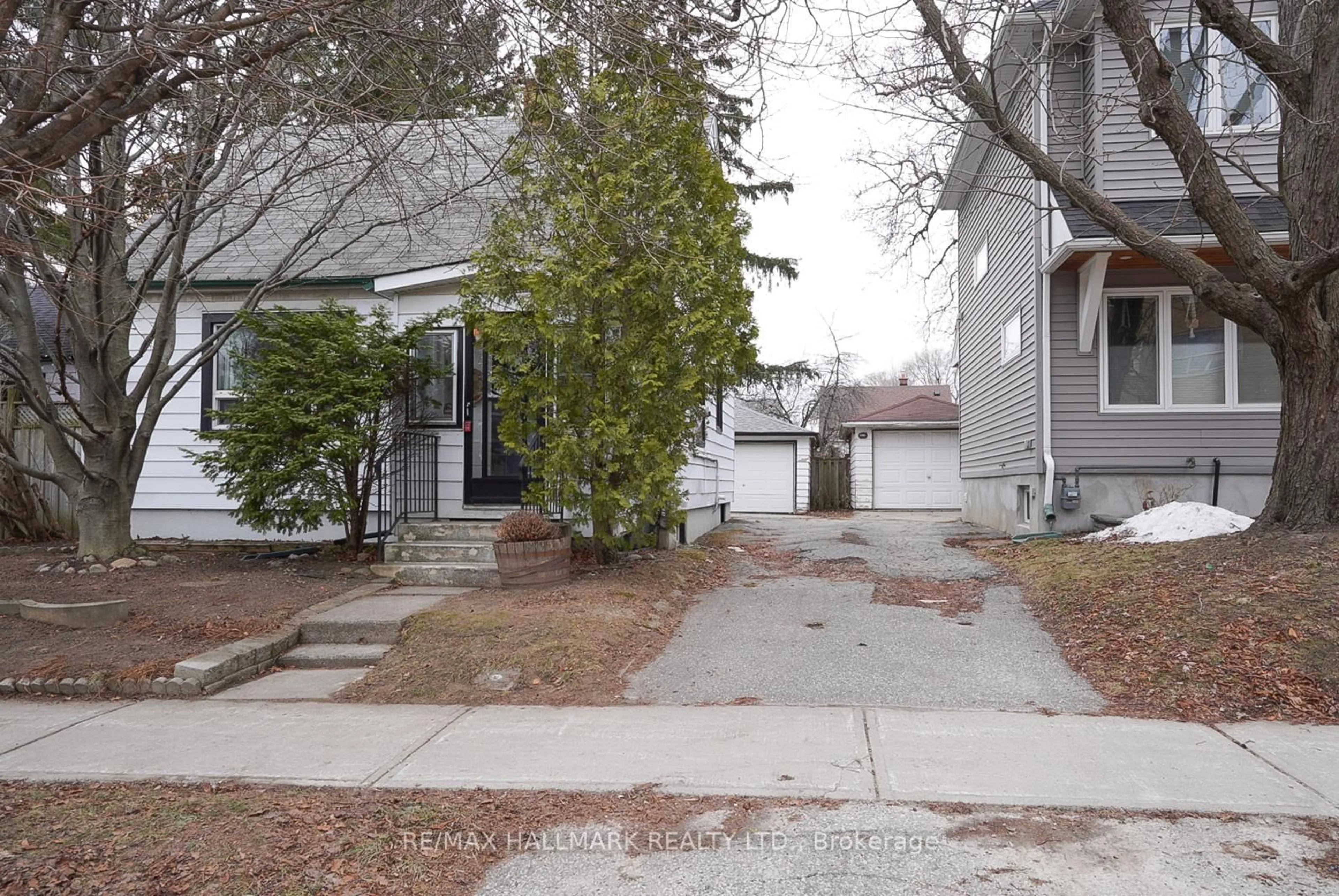 Unknown for 6 Warvet Cres, Toronto Ontario M4B 1P3