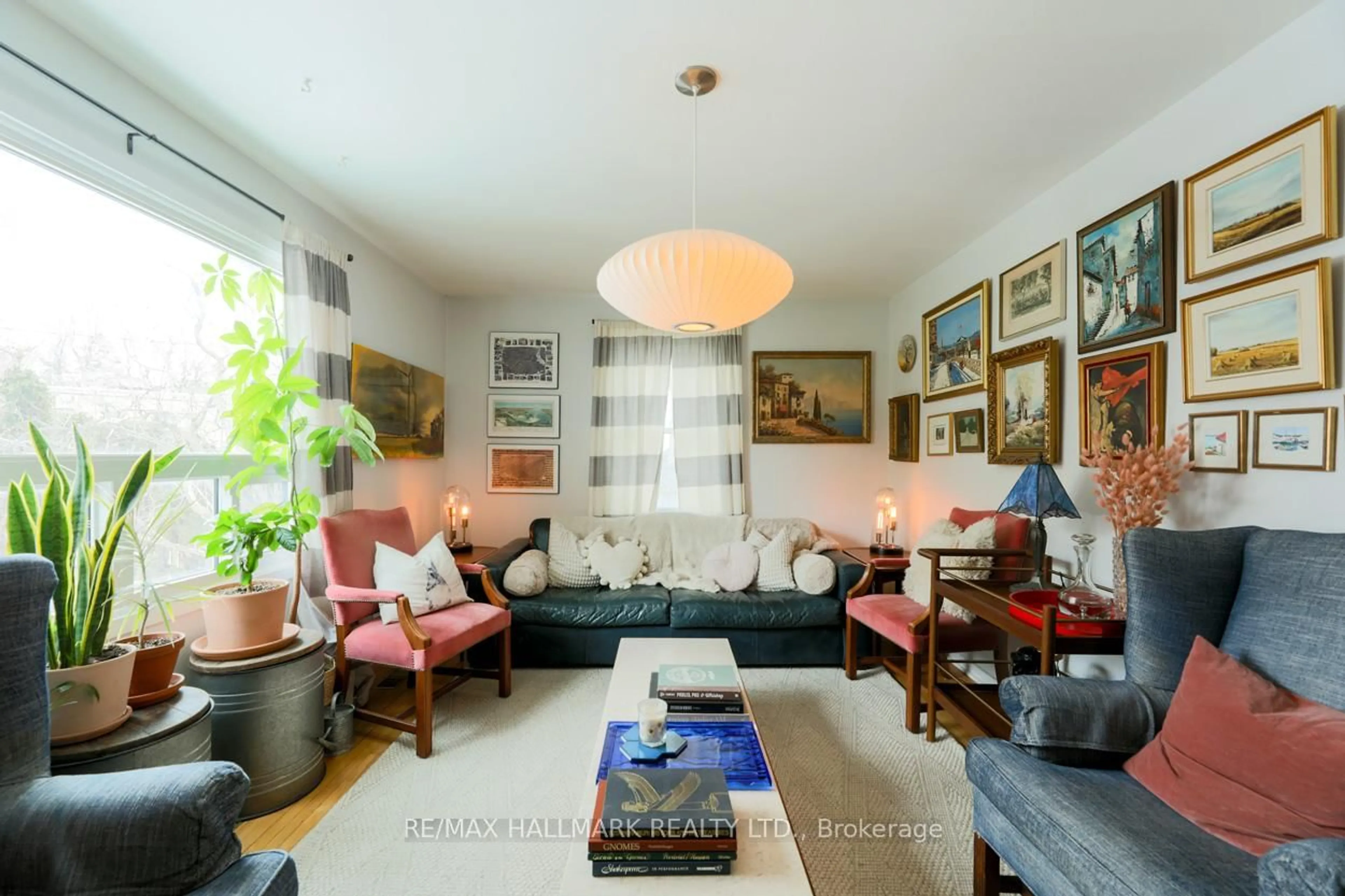 Living room with furniture, unknown for 6 Warvet Cres, Toronto Ontario M4B 1P3