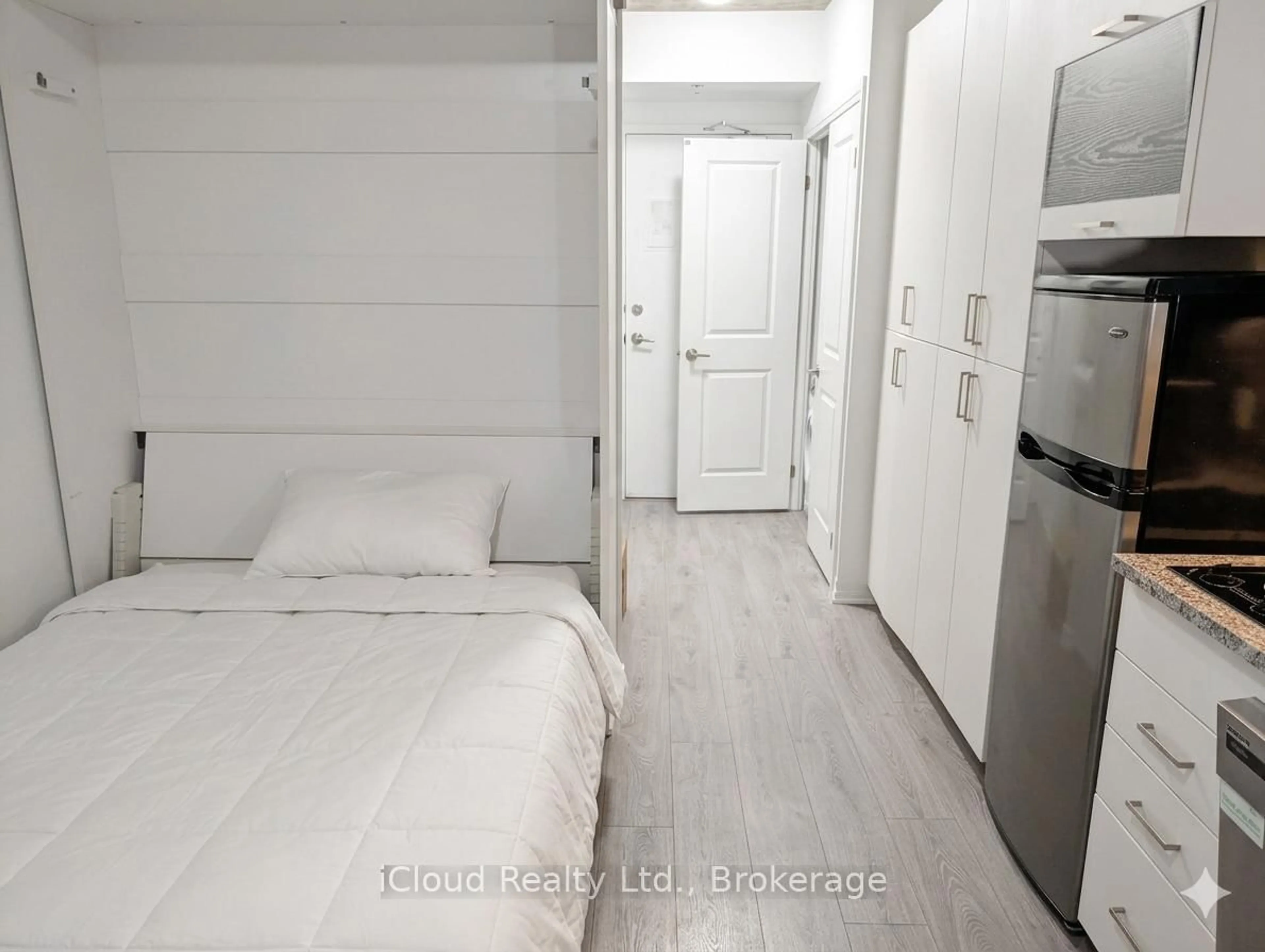 A pic of a room for 1900 Simcoe St #518, Oshawa Ontario L1G 4Y3