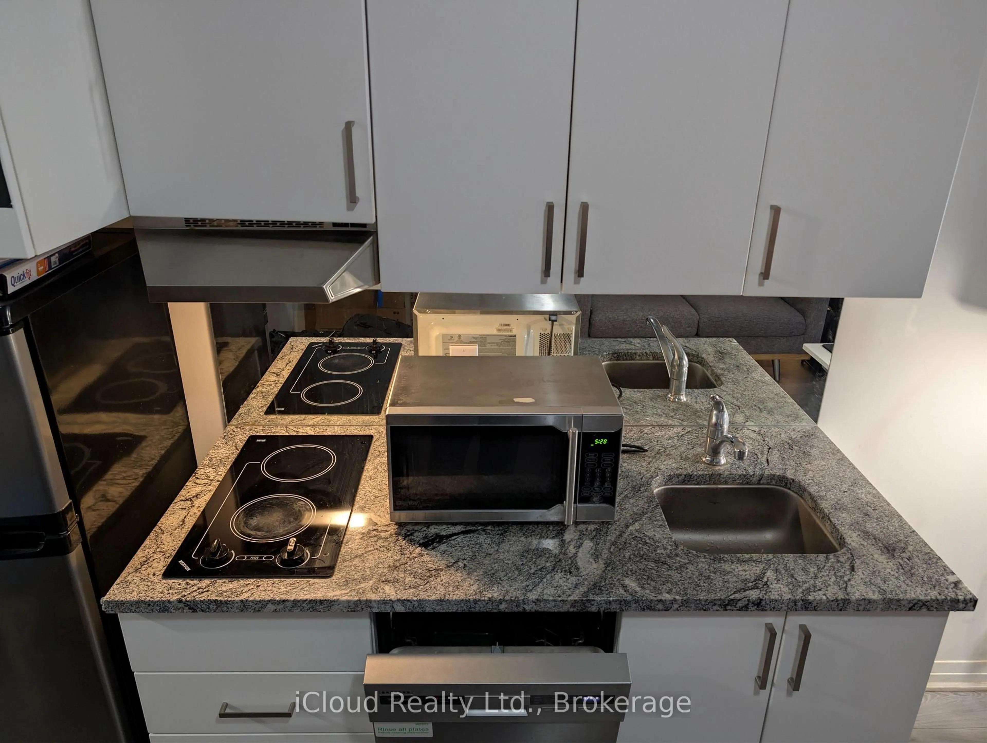 Standard kitchen, unknown for 1900 Simcoe St #518, Oshawa Ontario L1G 4Y3