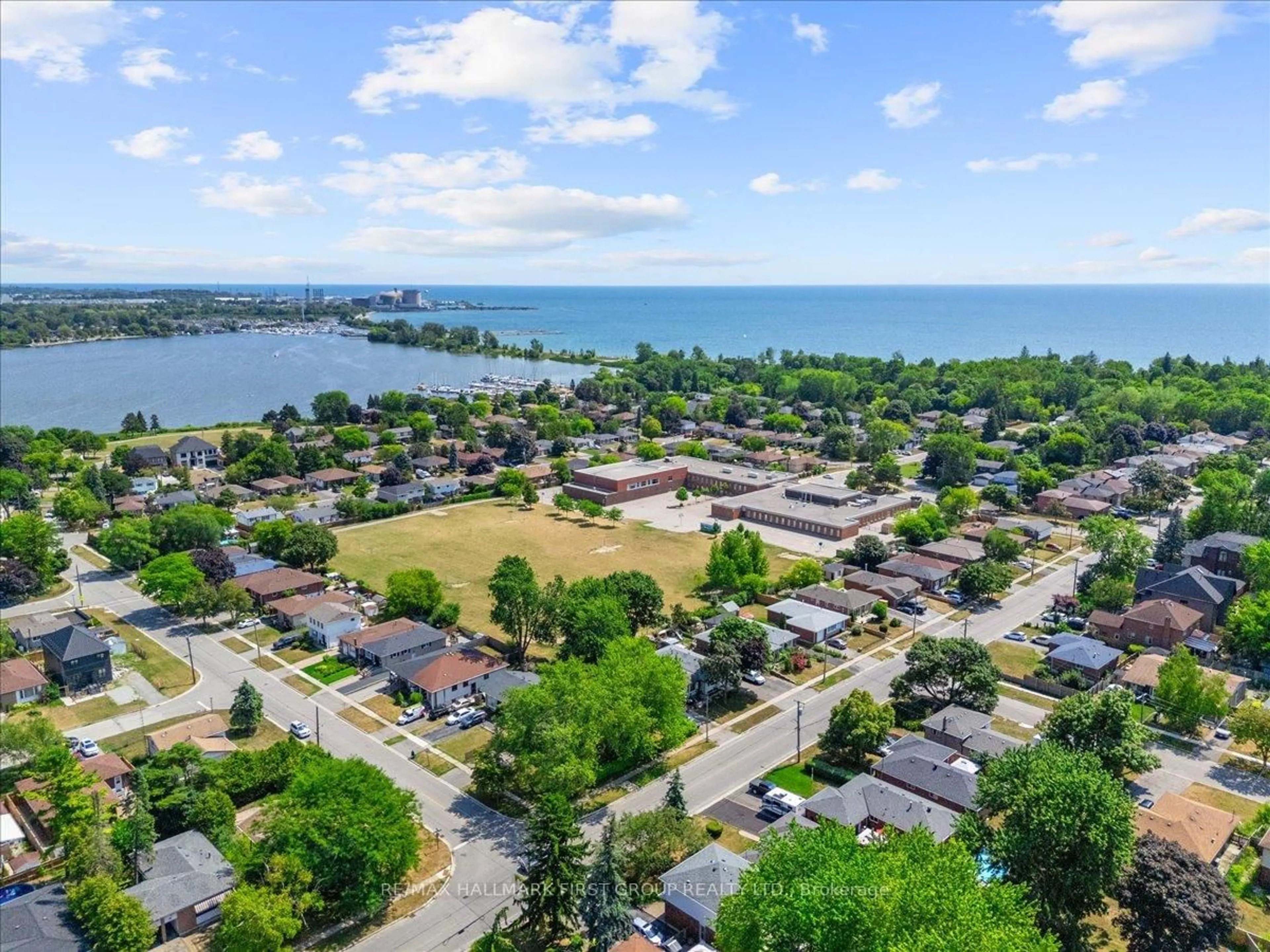 A pic from outside/outdoor area/front of a property/back of a property/a pic from drone, water/lake/river/ocean view for 820 Sanok Dr, Pickering Ontario L1W 2R2