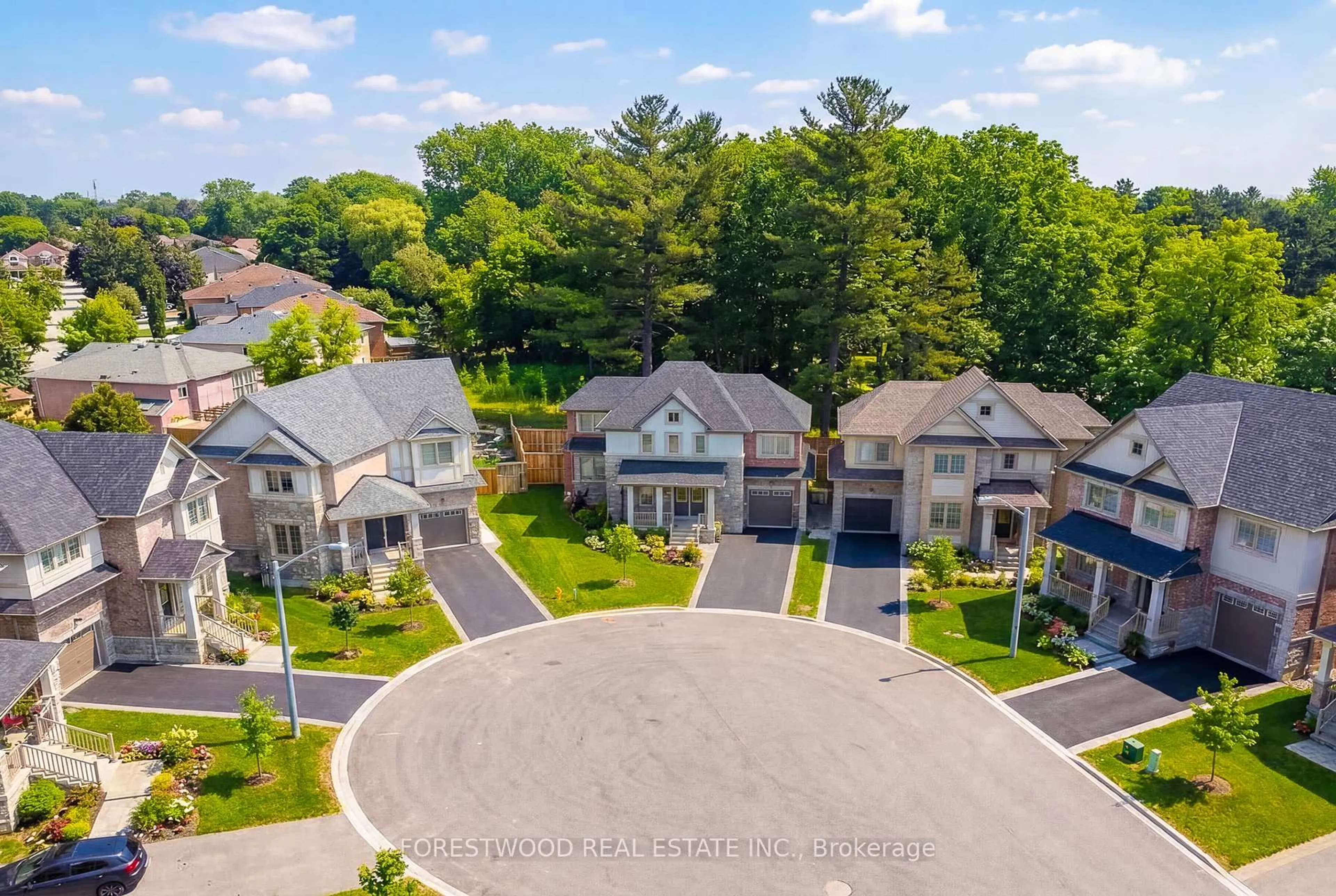 A pic from outside/outdoor area/front of a property/back of a property/a pic from drone, street for 17 Deer Creek Crt, Toronto Ontario M1C 4Z8