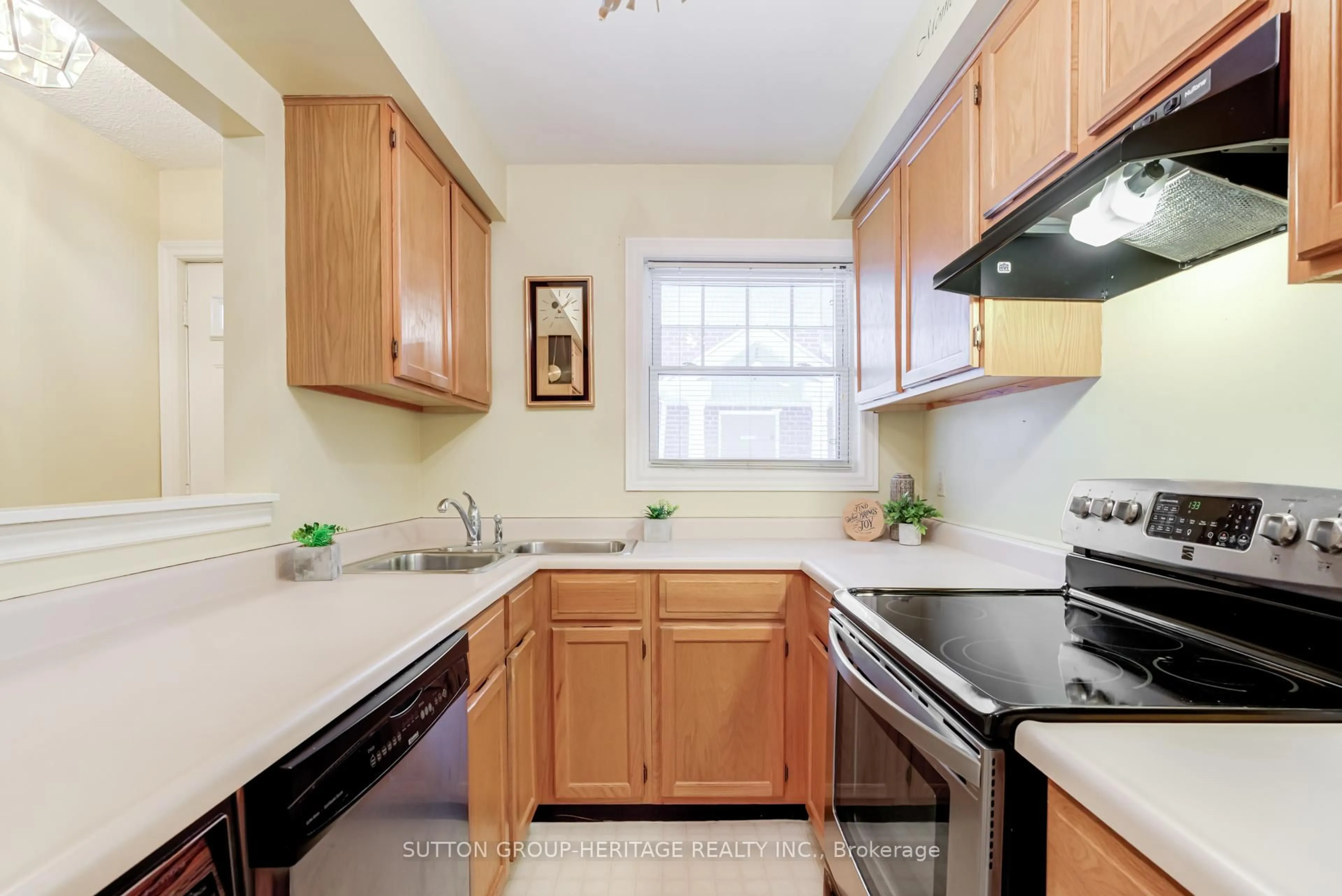 Standard kitchen, unknown for 1651 Nash Rd #A-10, Clarington Ontario L1E 1S8