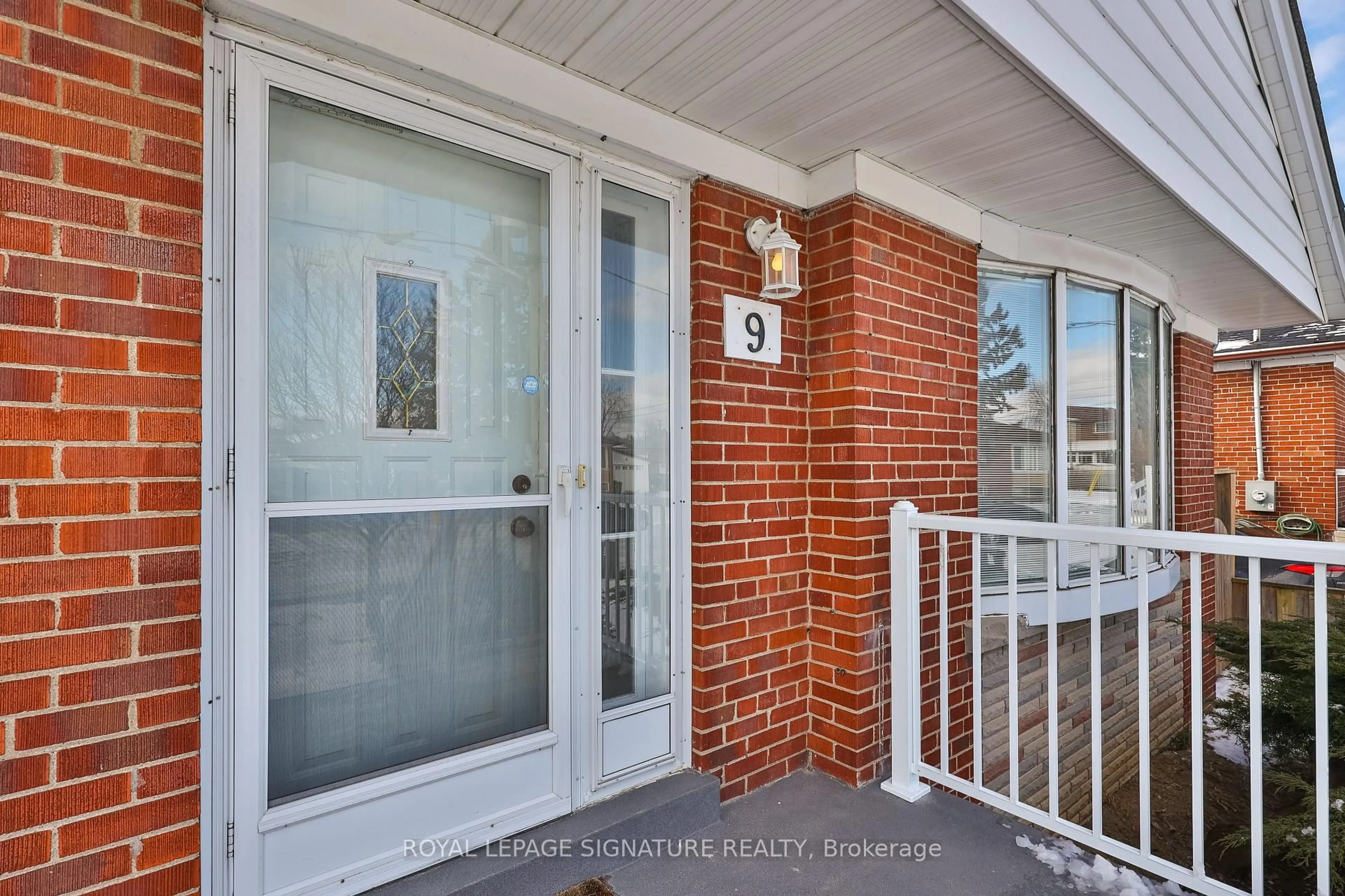 Indoor entryway for 9 Shaddock Cres, Toronto Ontario M1J 1L3