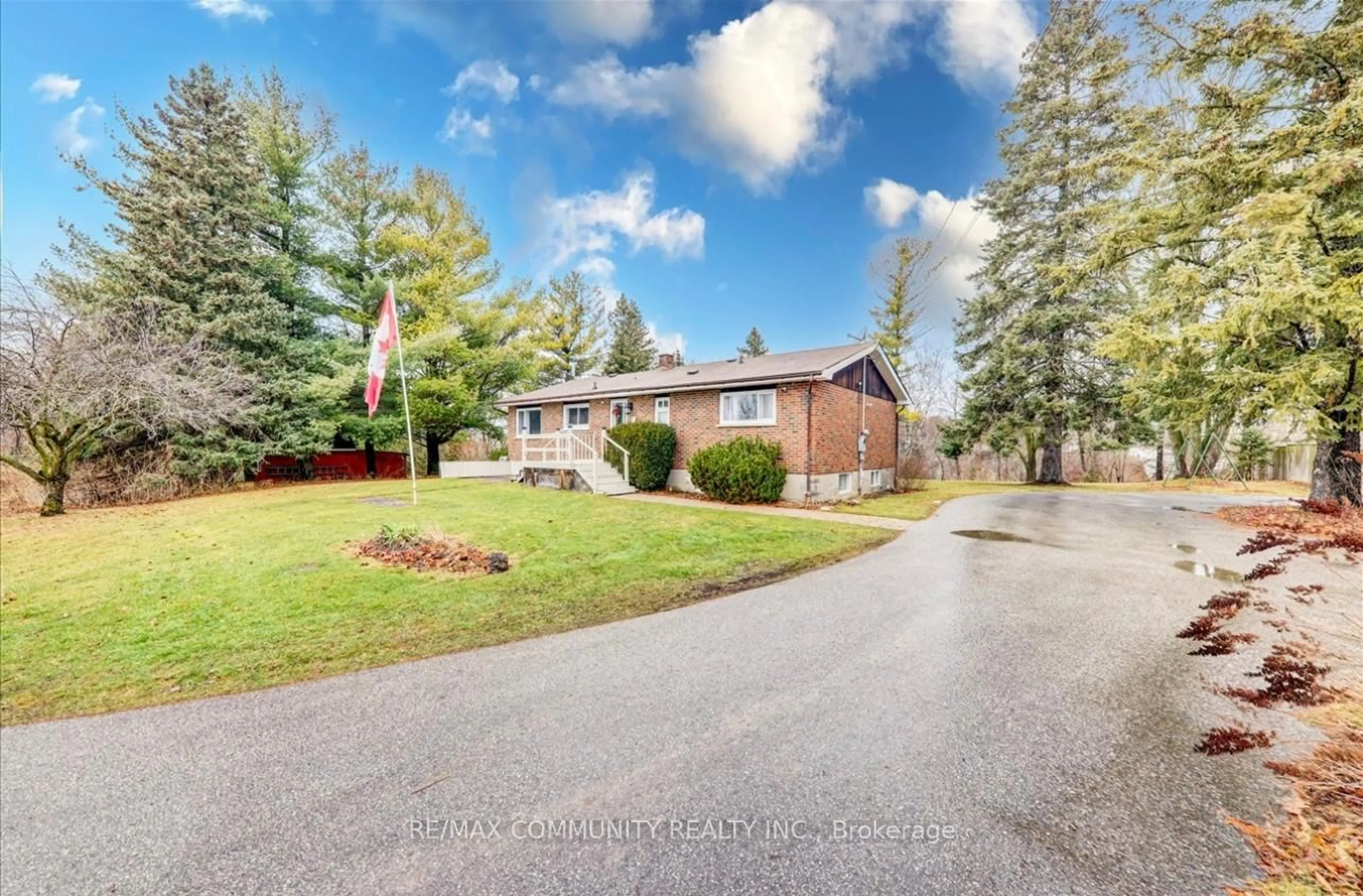 Patio, street for 992 Church St, Ajax Ontario L1T 4W3