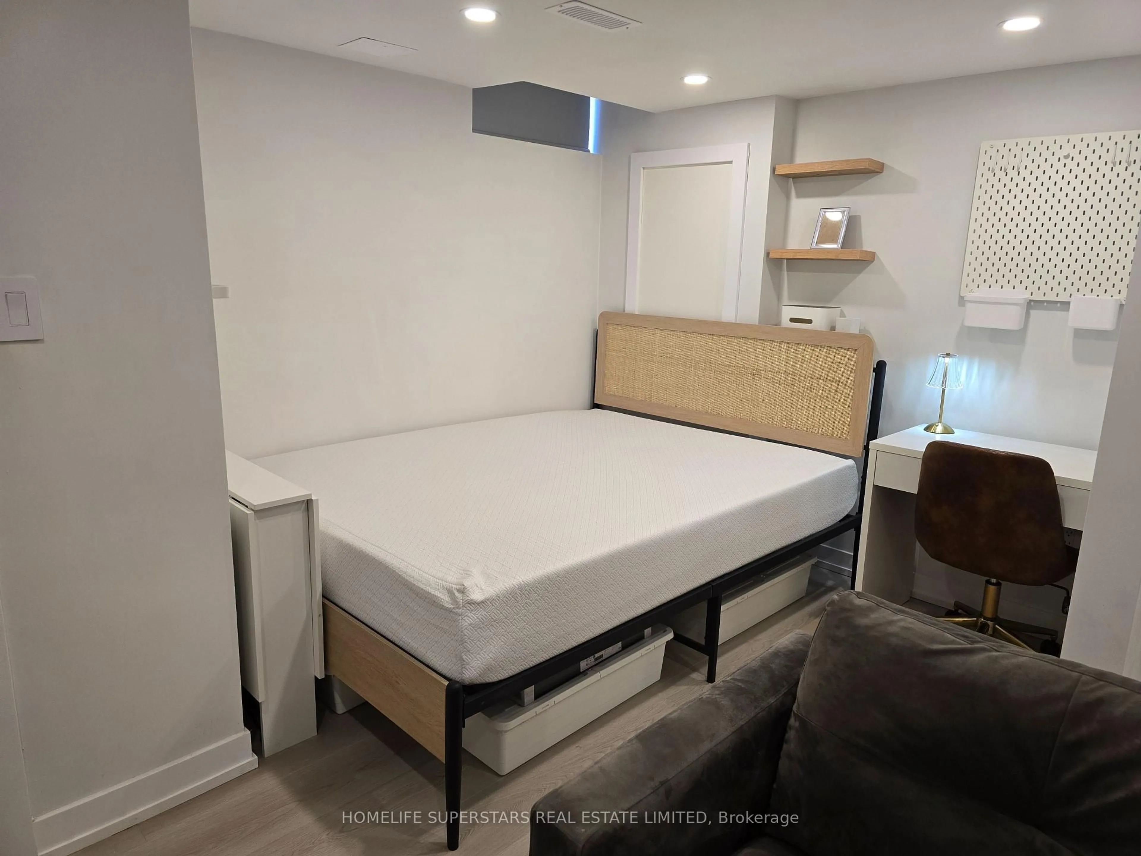 A pic of a room for 40 Akil Thomas Gdns, Toronto Ontario M1P 0G3