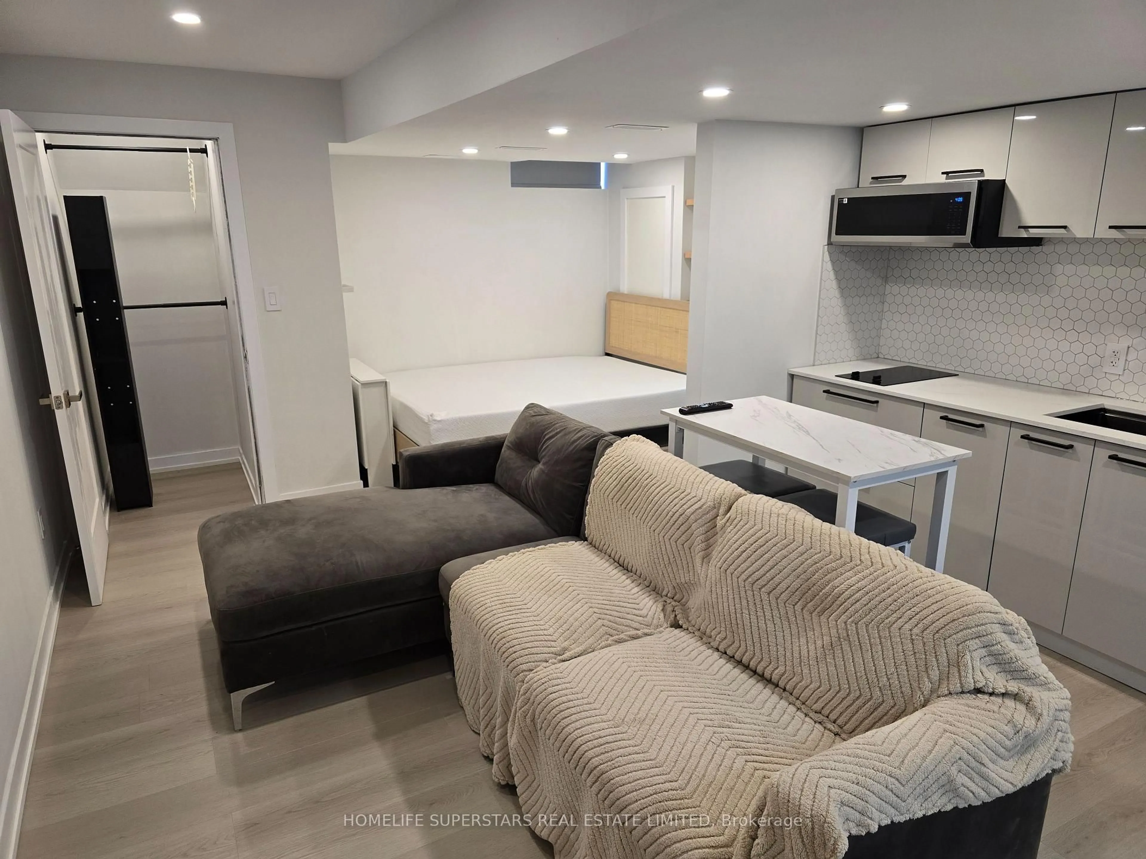 Unknown for 40 Akil Thomas Gdns, Toronto Ontario M1P 0G3