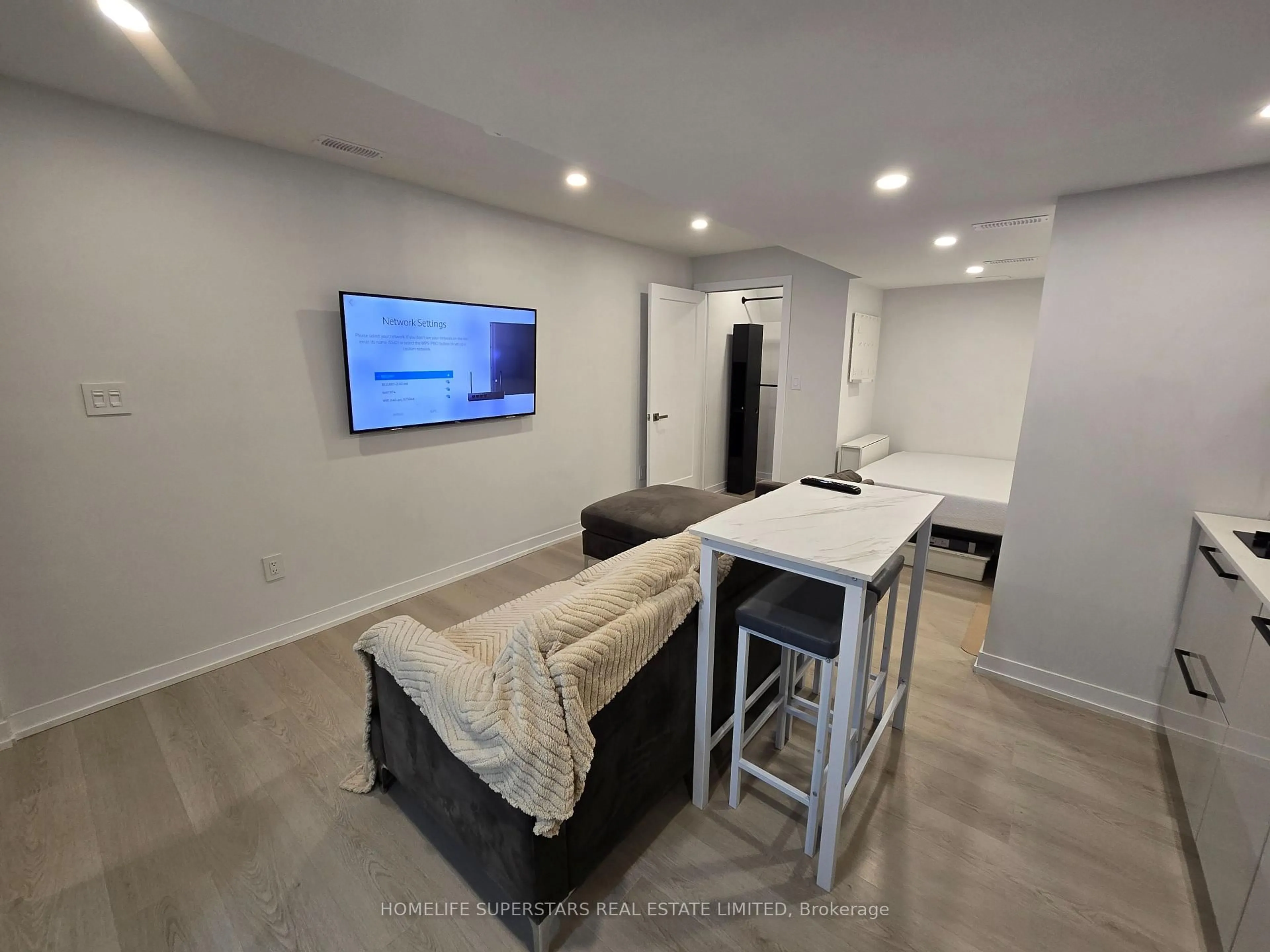 Unknown for 40 Akil Thomas Gdns, Toronto Ontario M1P 0G3