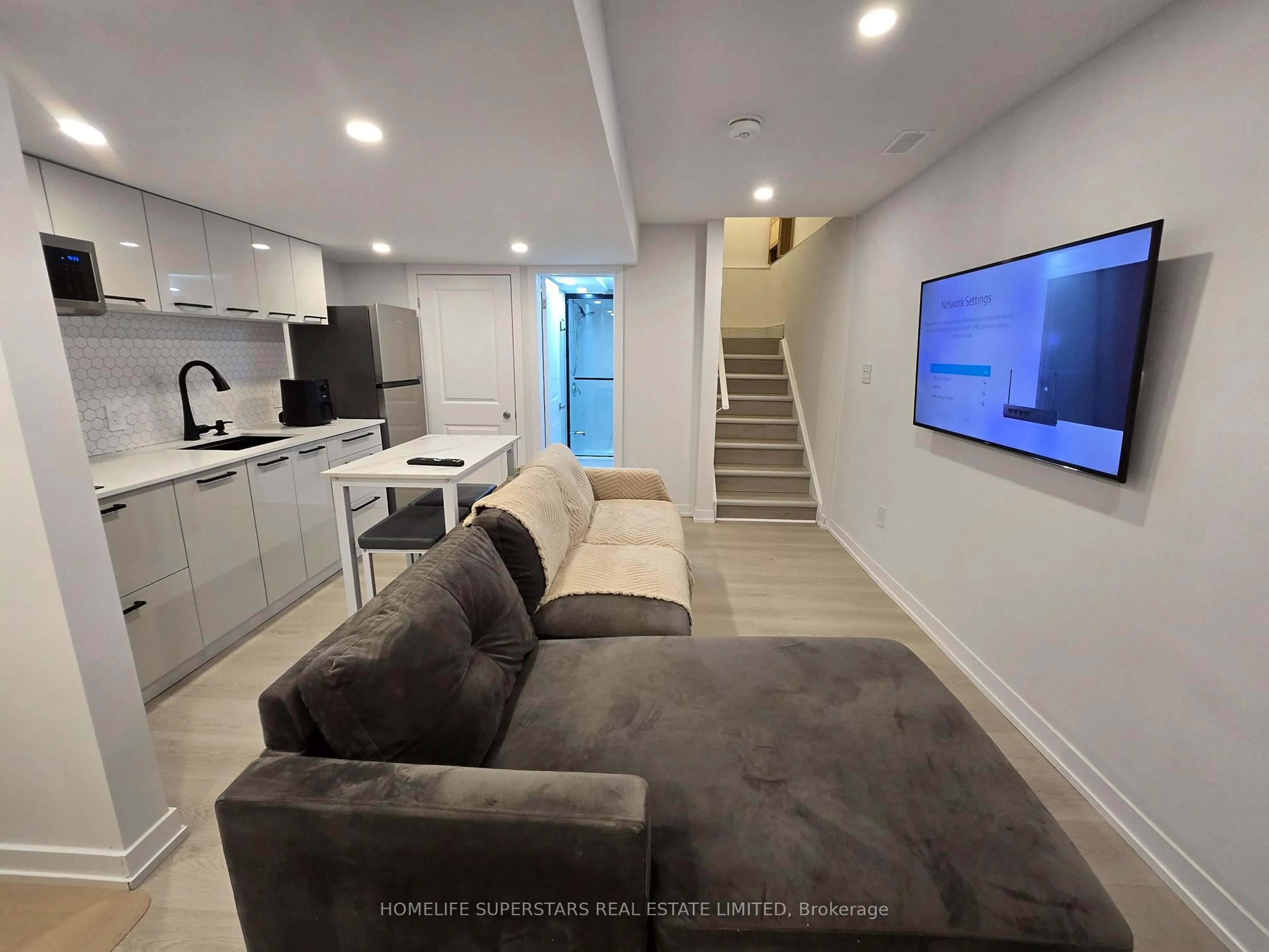 Unknown for 40 Akil Thomas Gdns, Toronto Ontario M1P 0G3