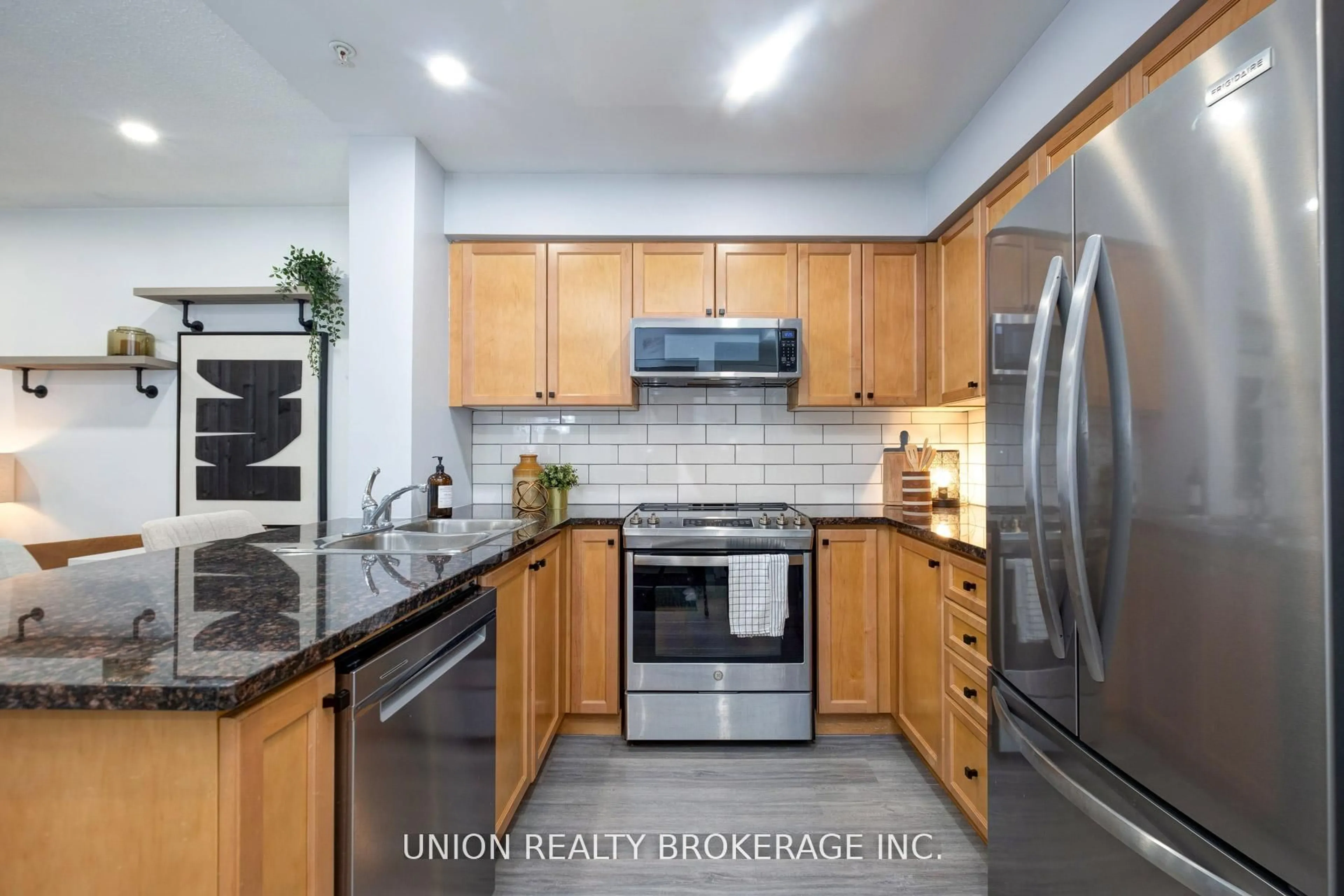 Standard kitchen, unknown for 60 Mendelssohn St #115, Toronto Ontario M1L 0G9