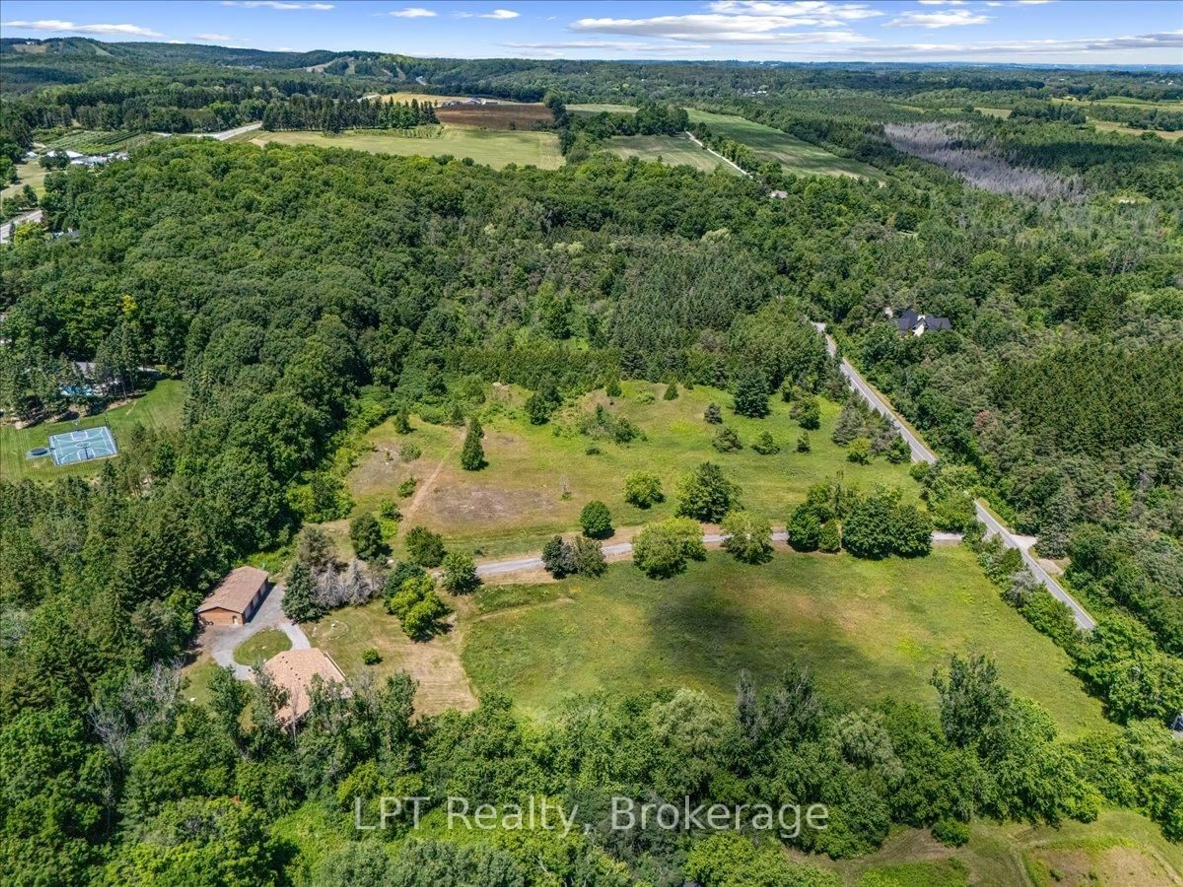 A pic from outside/outdoor area/front of a property/back of a property/a pic from drone, unknown for 9640 Dagmar Rd, Whitby Ontario L0B 1A0