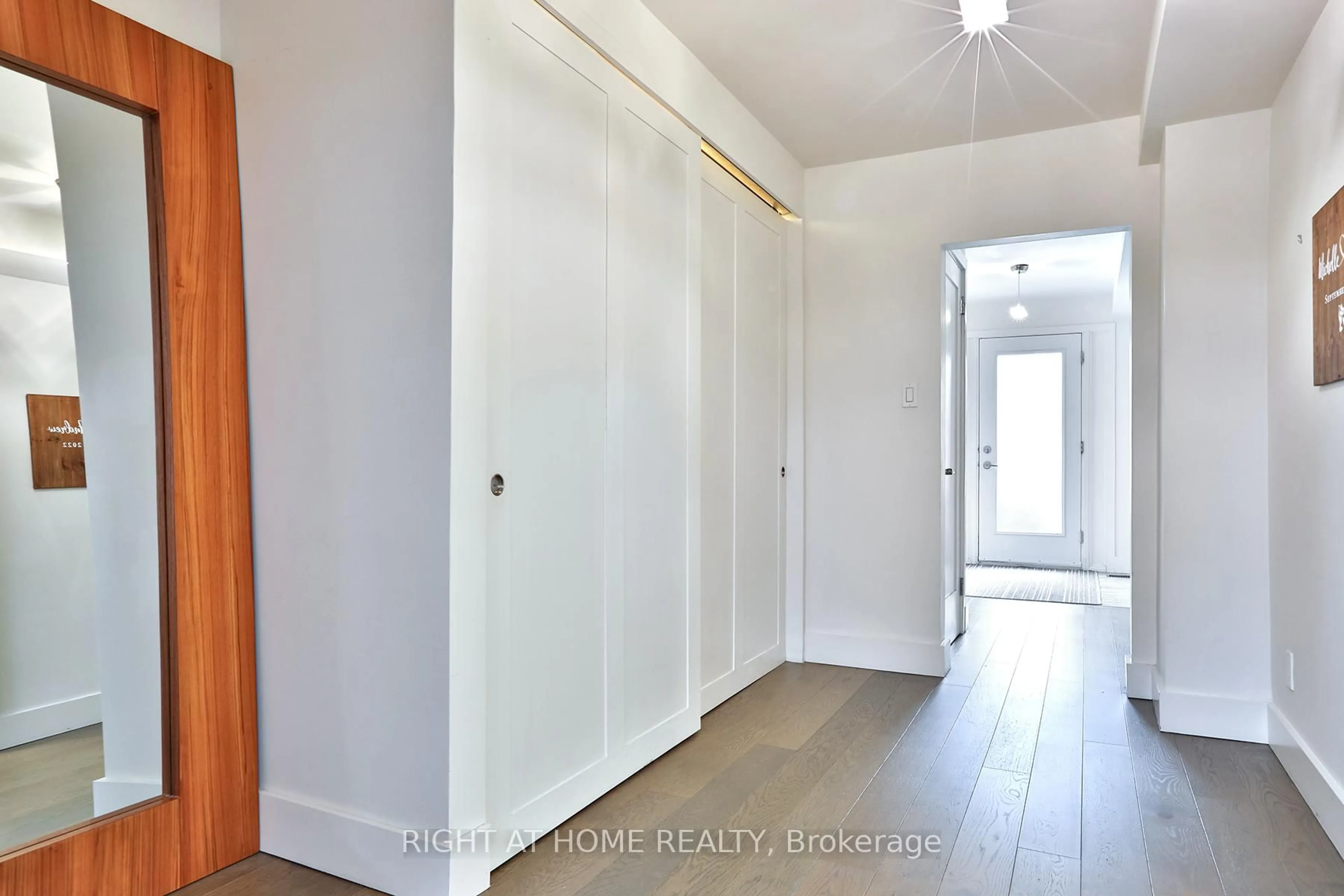 Indoor entryway for 34 Scarcliff Gdns, Toronto Ontario M1E 2A2
