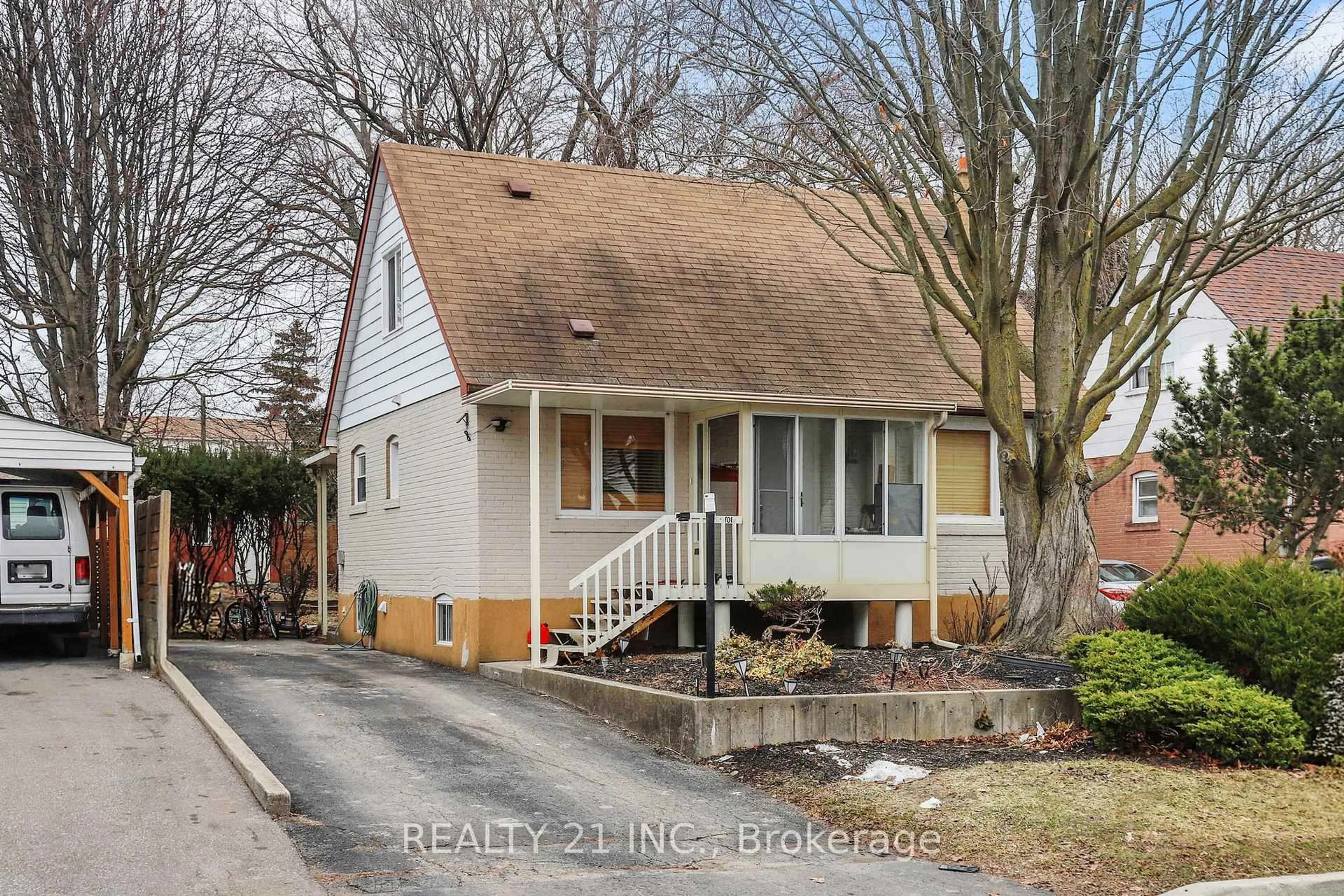 Home with vinyl exterior material, street for 101 Natal Ave, Toronto Ontario M1N 3V7