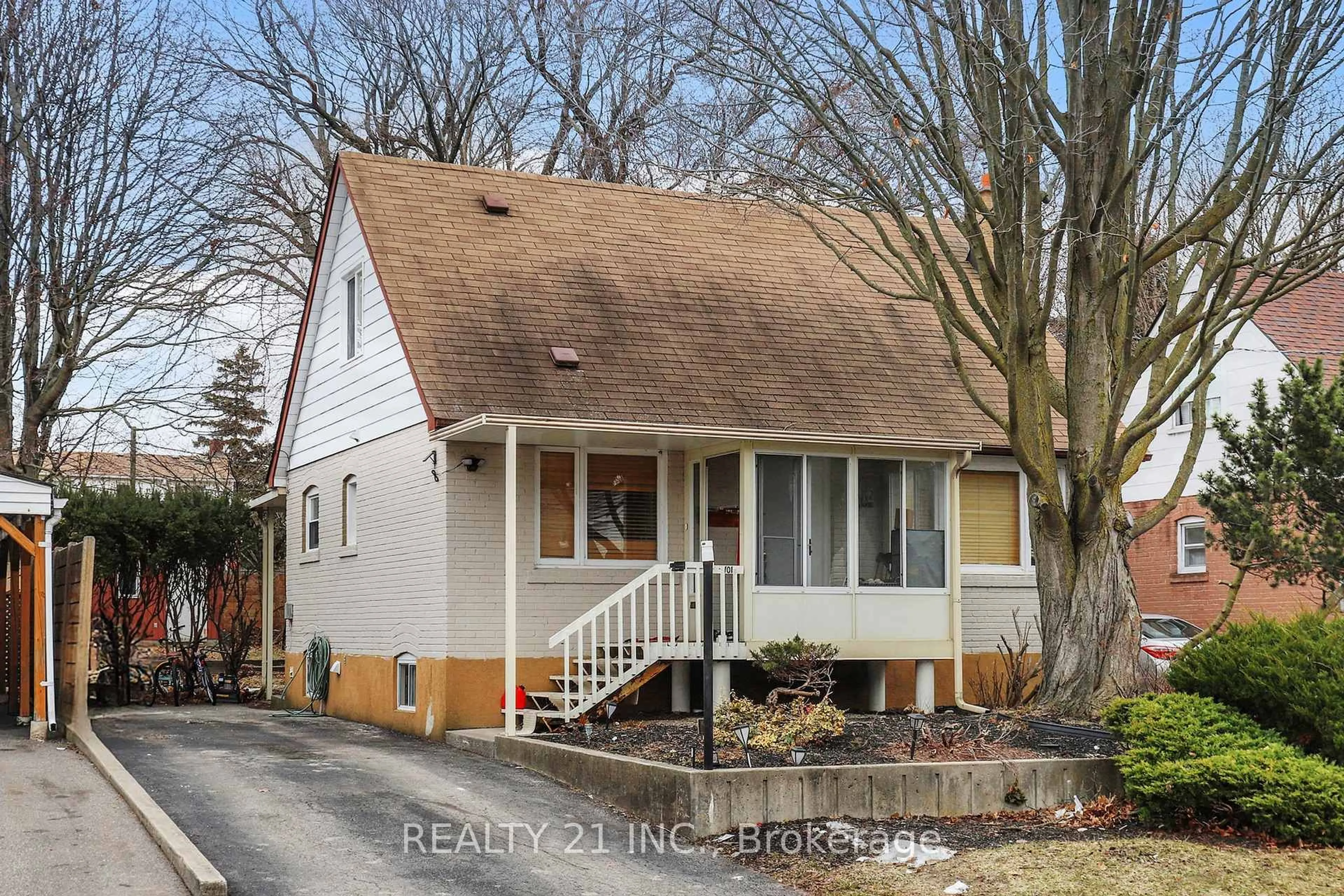 Home with vinyl exterior material, street for 101 Natal Ave, Toronto Ontario M1N 3V7