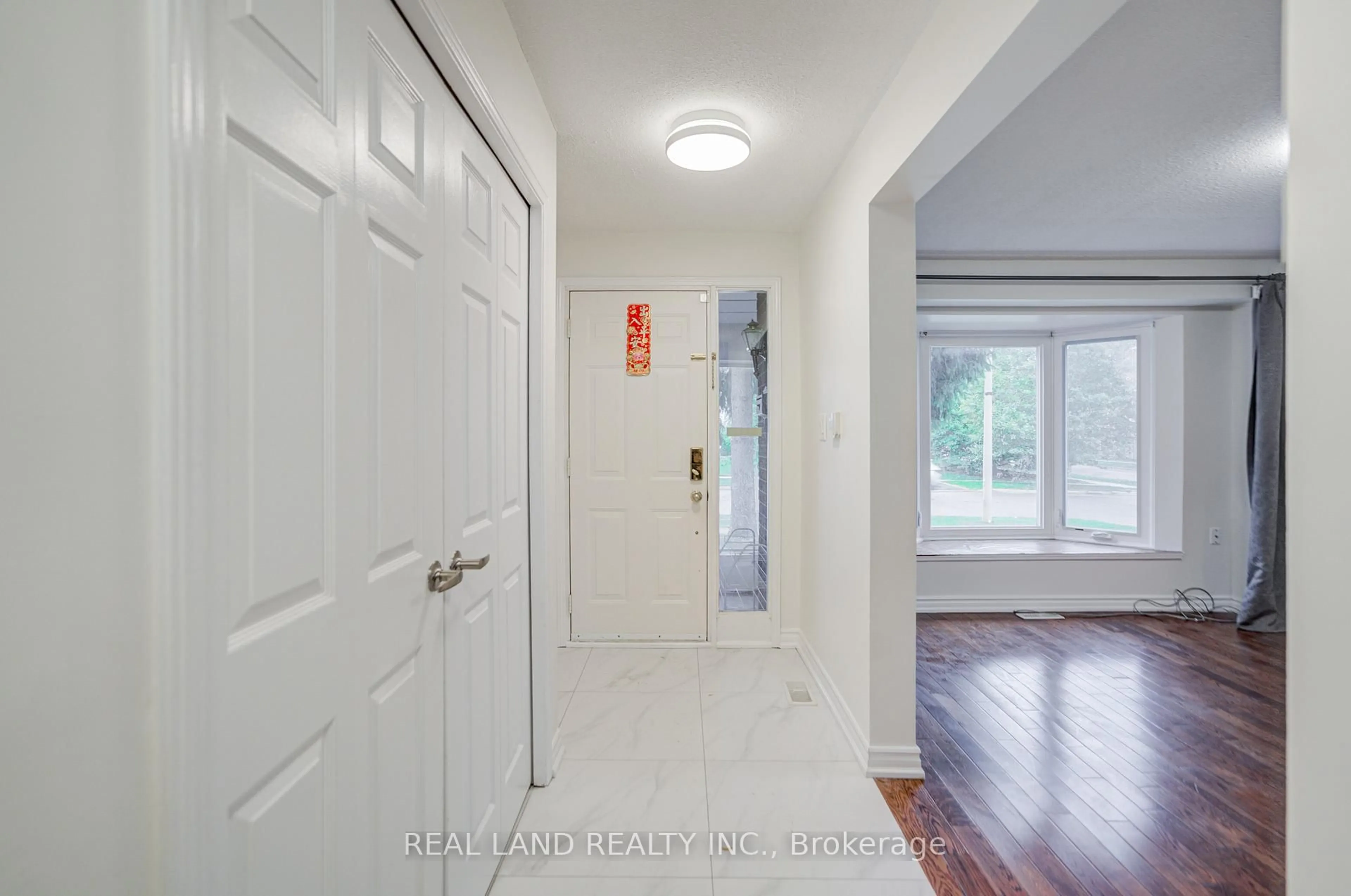 Indoor entryway for 46 Wintermute Blvd, Toronto Ontario M1W 3M6
