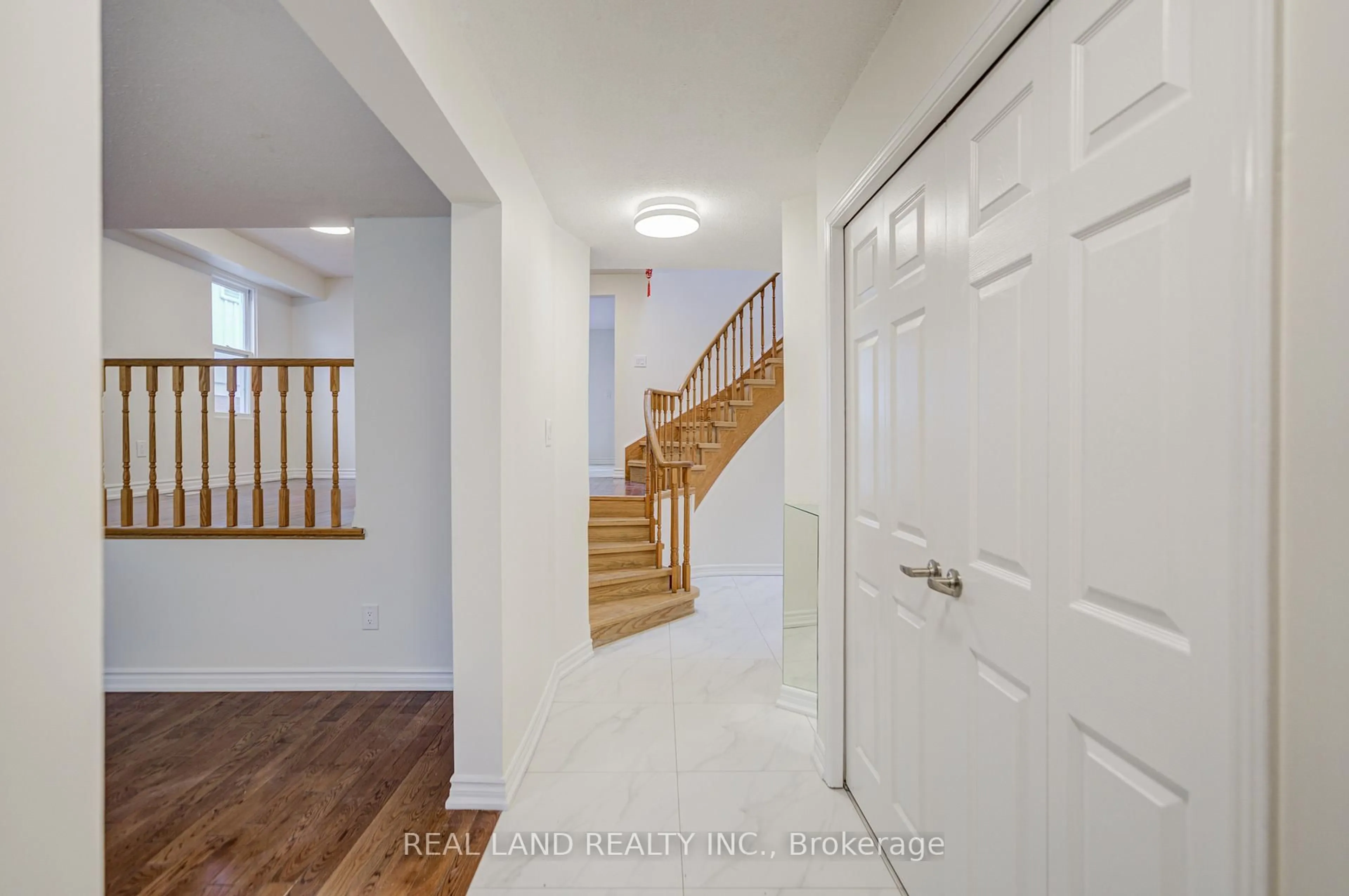 Indoor entryway for 46 Wintermute Blvd, Toronto Ontario M1W 3M6