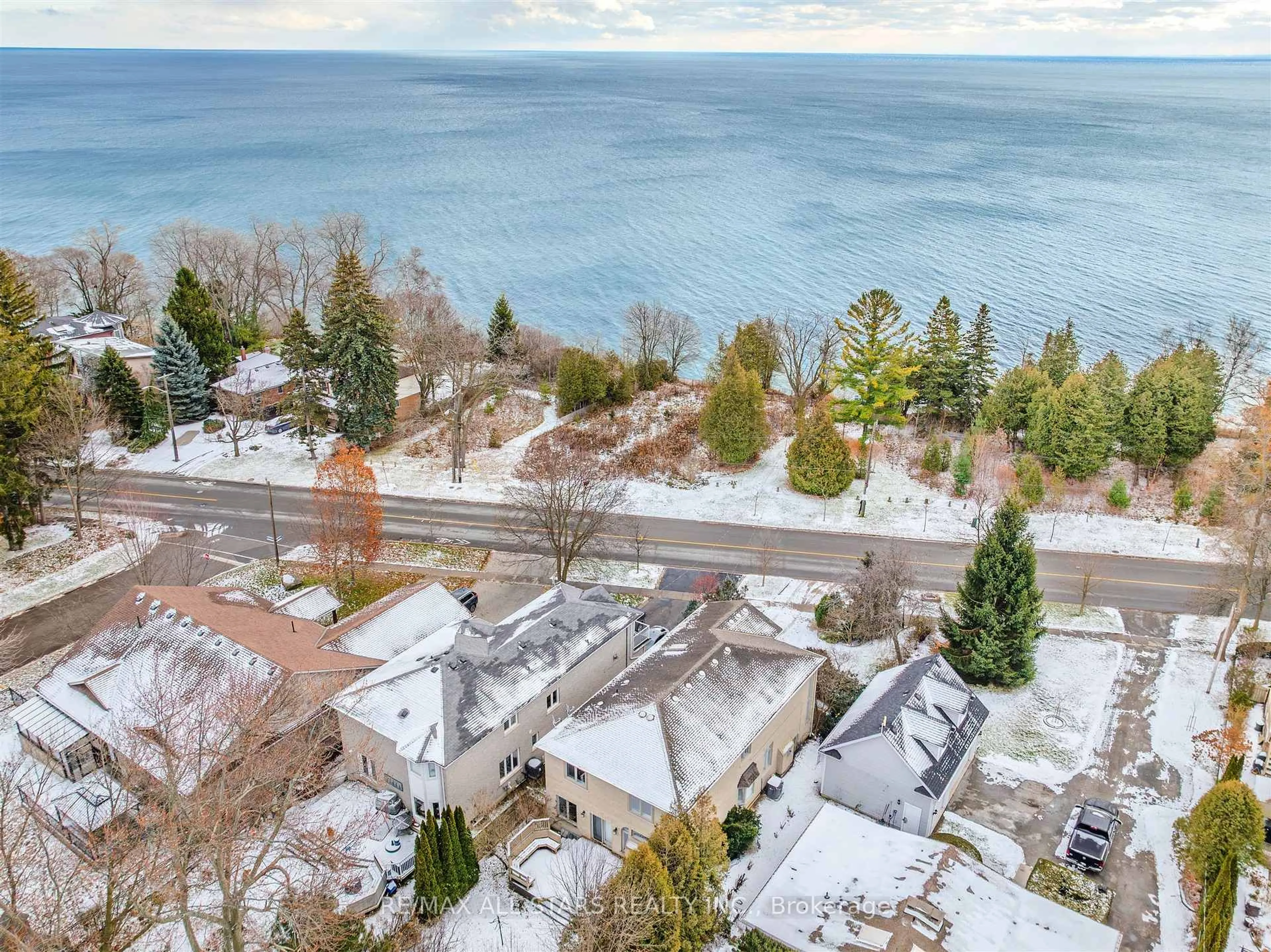 A pic from outside/outdoor area/front of a property/back of a property/a pic from drone, water/lake/river/ocean view for 458 Guildwood Pkwy, Toronto Ontario M1E 1R5