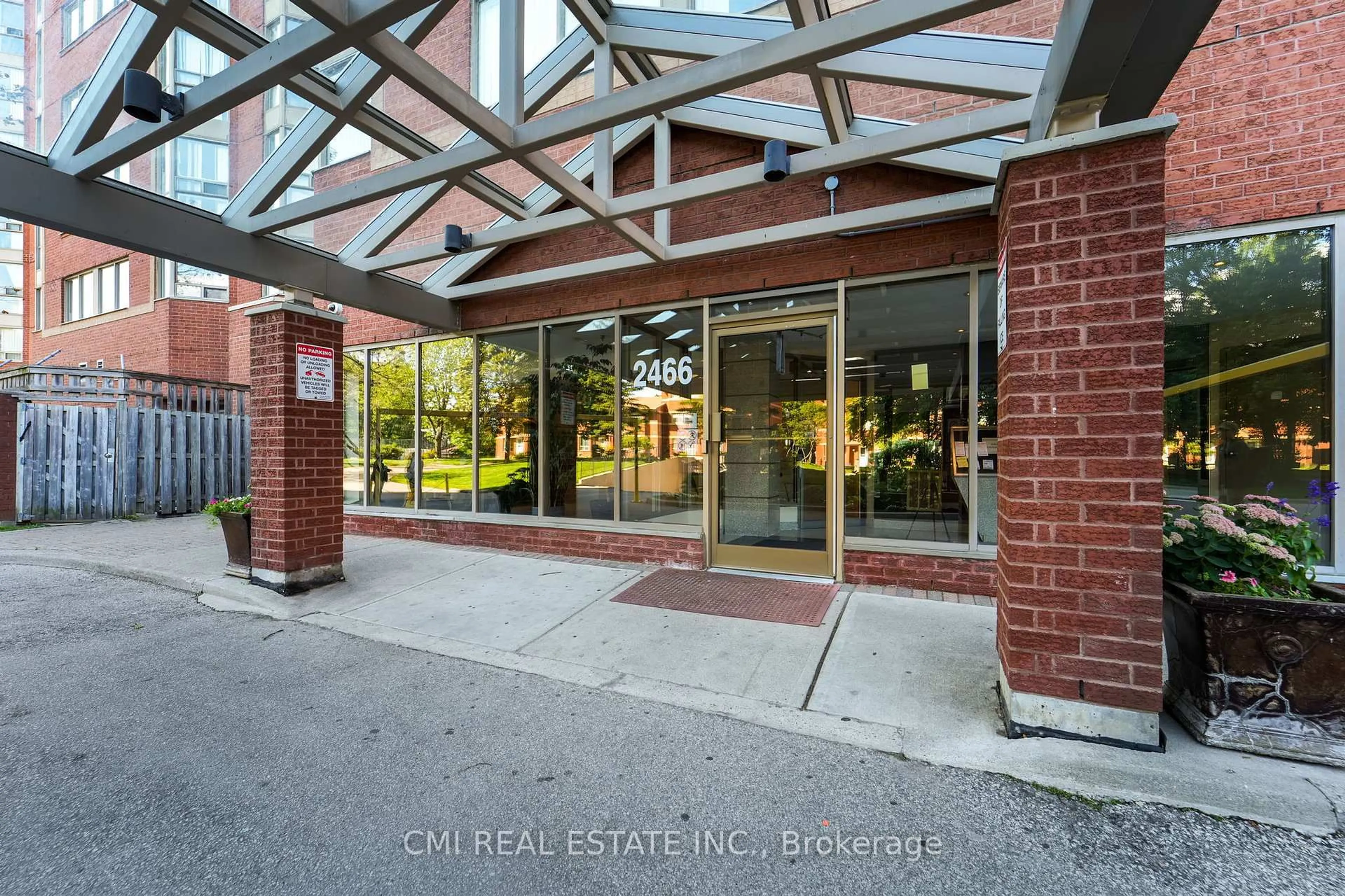 Indoor foyer for 2466 Eglinton Ave #1510, Toronto Ontario M1K 5J8