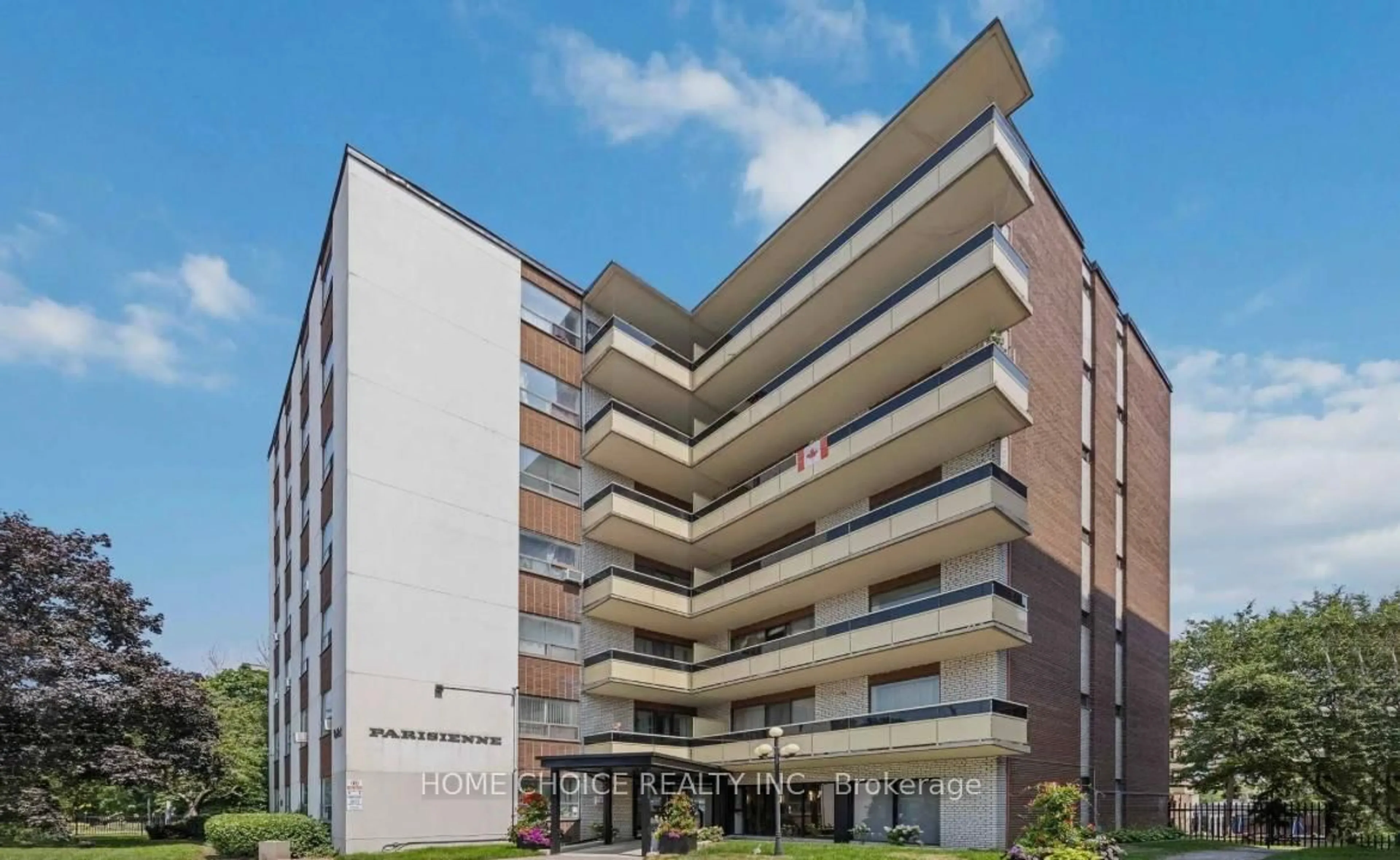 Patio, building for 921 Midland Ave #302, Toronto Ontario M1K 4G2