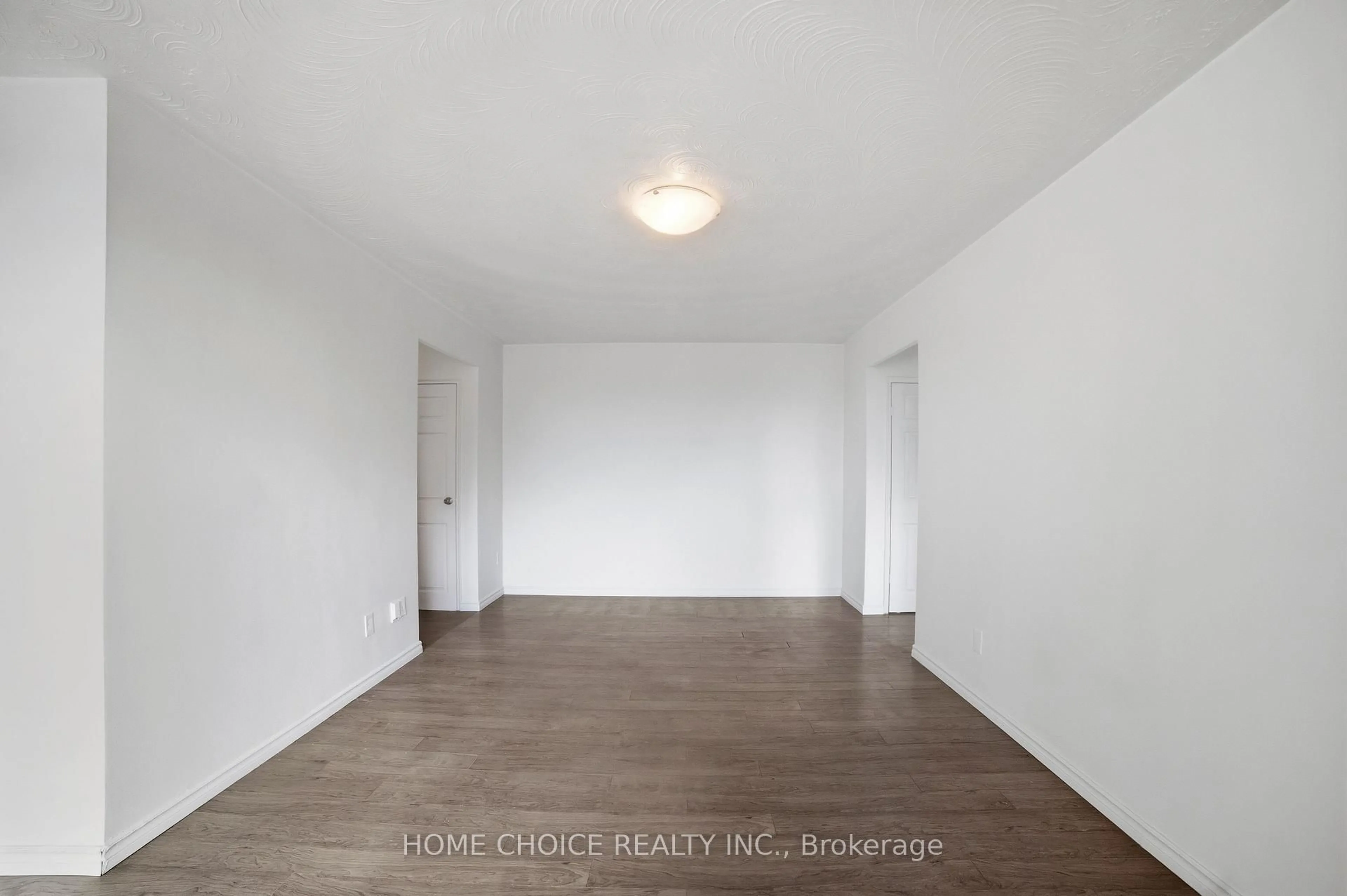 A pic of a room for 921 Midland Ave #302, Toronto Ontario M1K 4G2