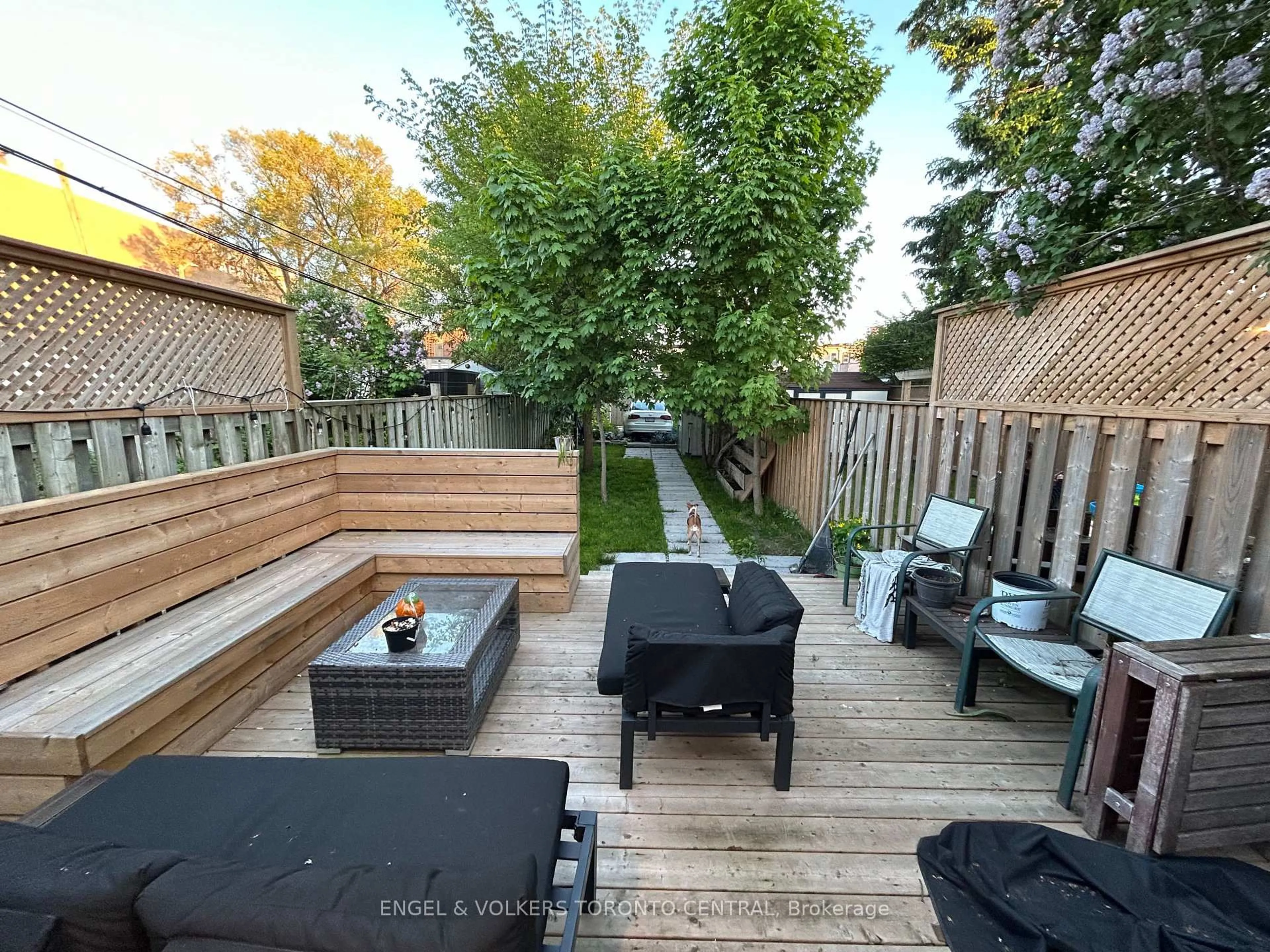 Patio, street for 179 Coleman Ave, Toronto Ontario M4C 1P9