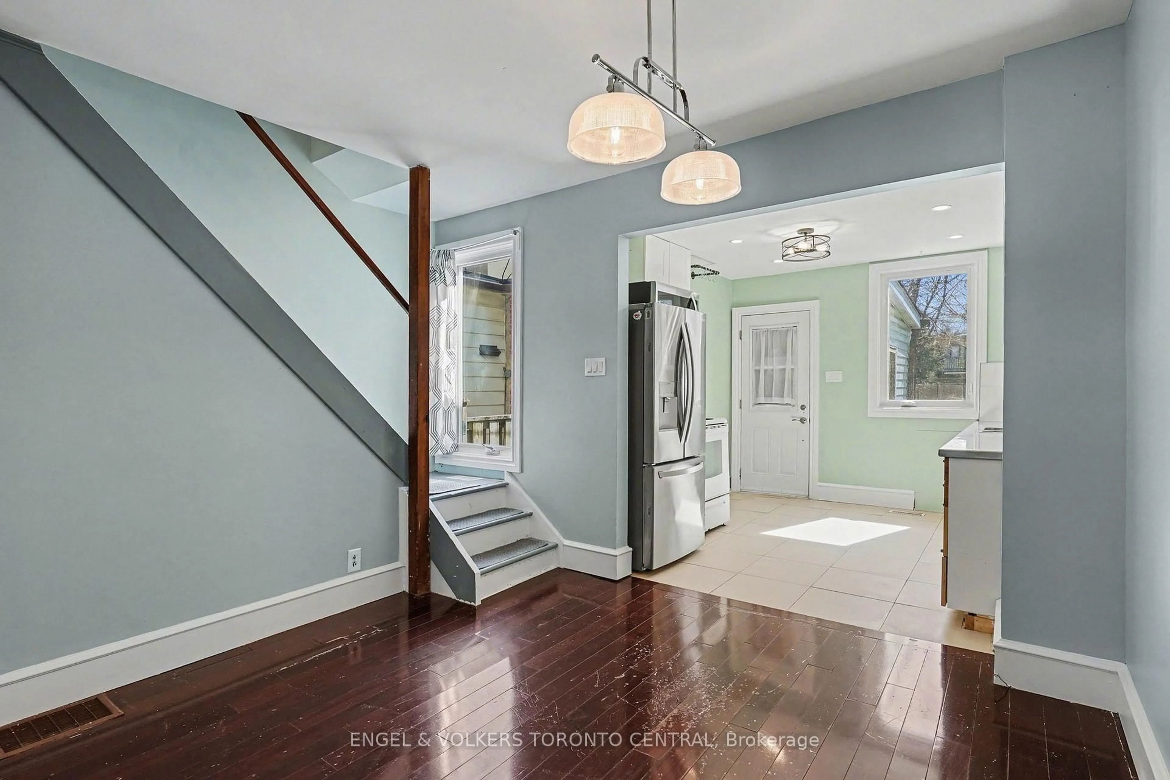 Indoor entryway for 179 Coleman Ave, Toronto Ontario M4C 1P9