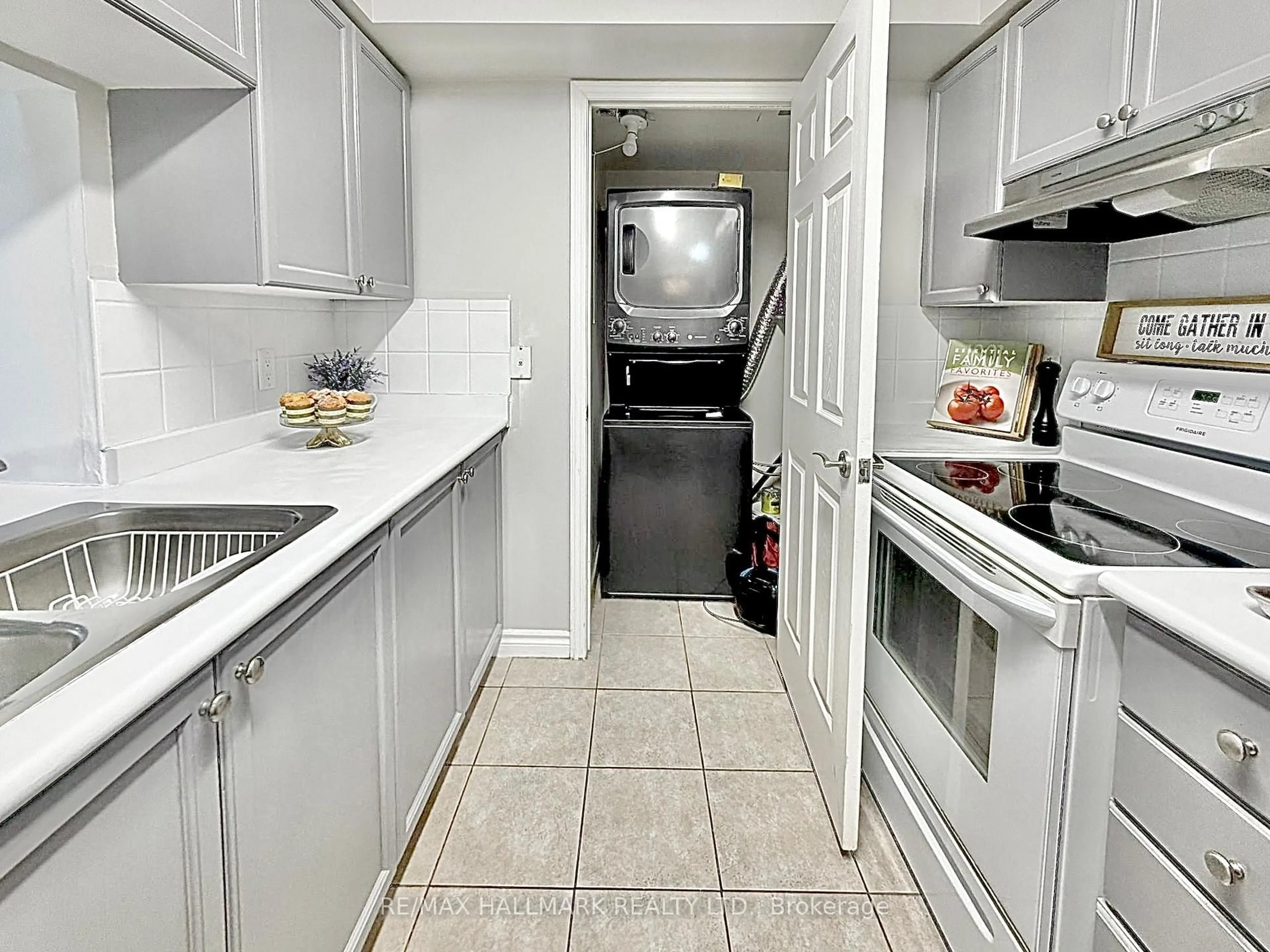 Unknown for 8 Mondeo Dr #920, Toronto Ontario M1P 5C7