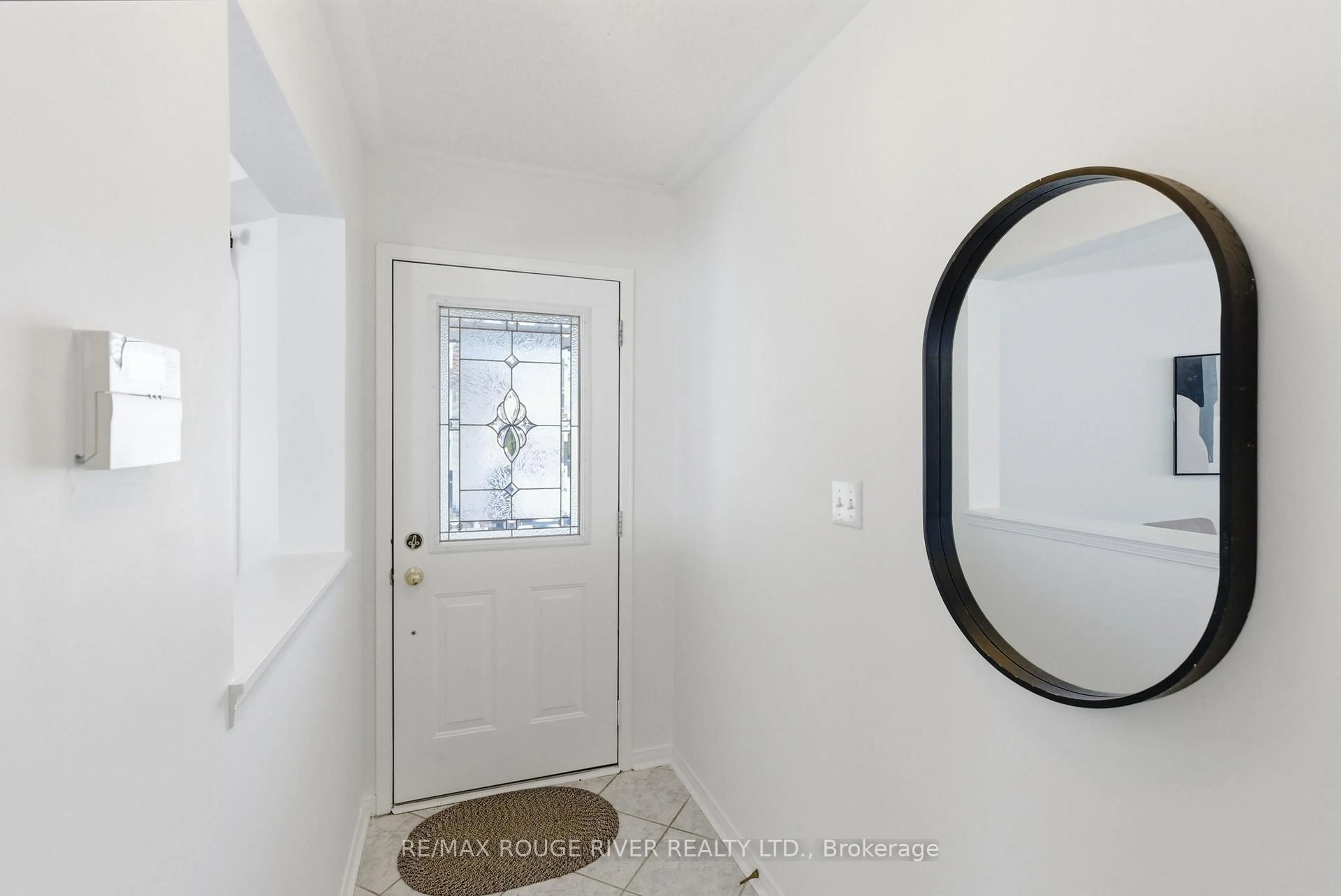 Indoor entryway for 82 Havenwood Pl, Whitby Ontario L1N 9V7