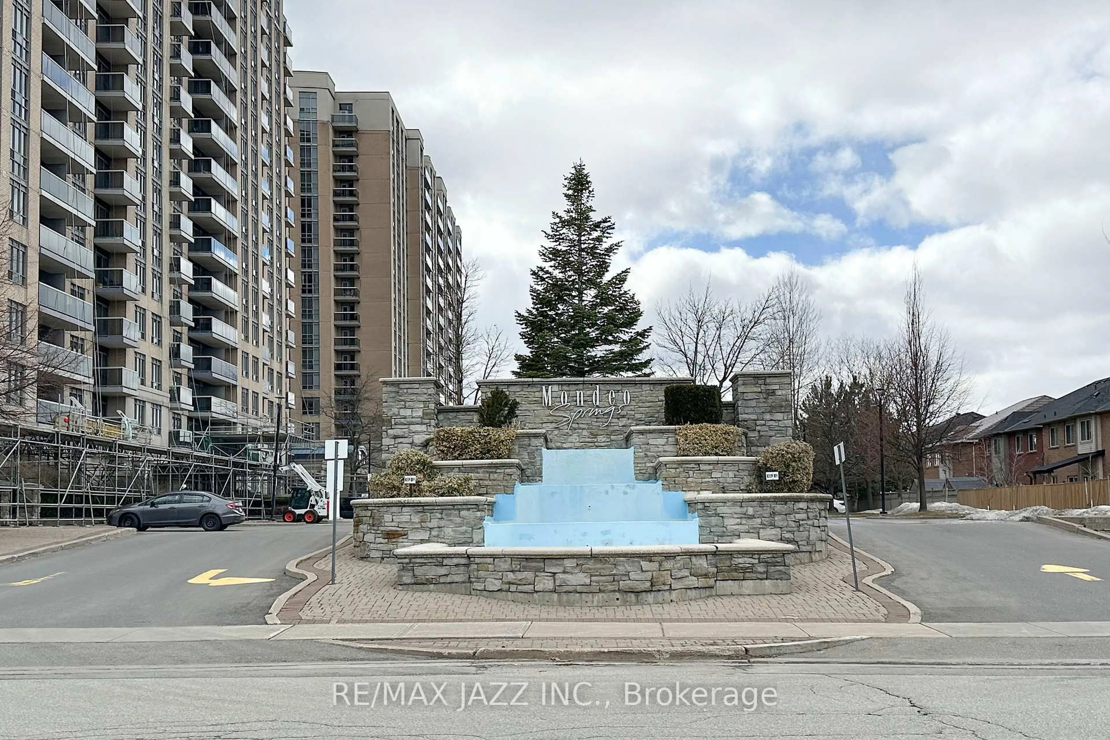 Pool for 8 Mondeo Dr #208, Toronto Ontario M1P 5C7