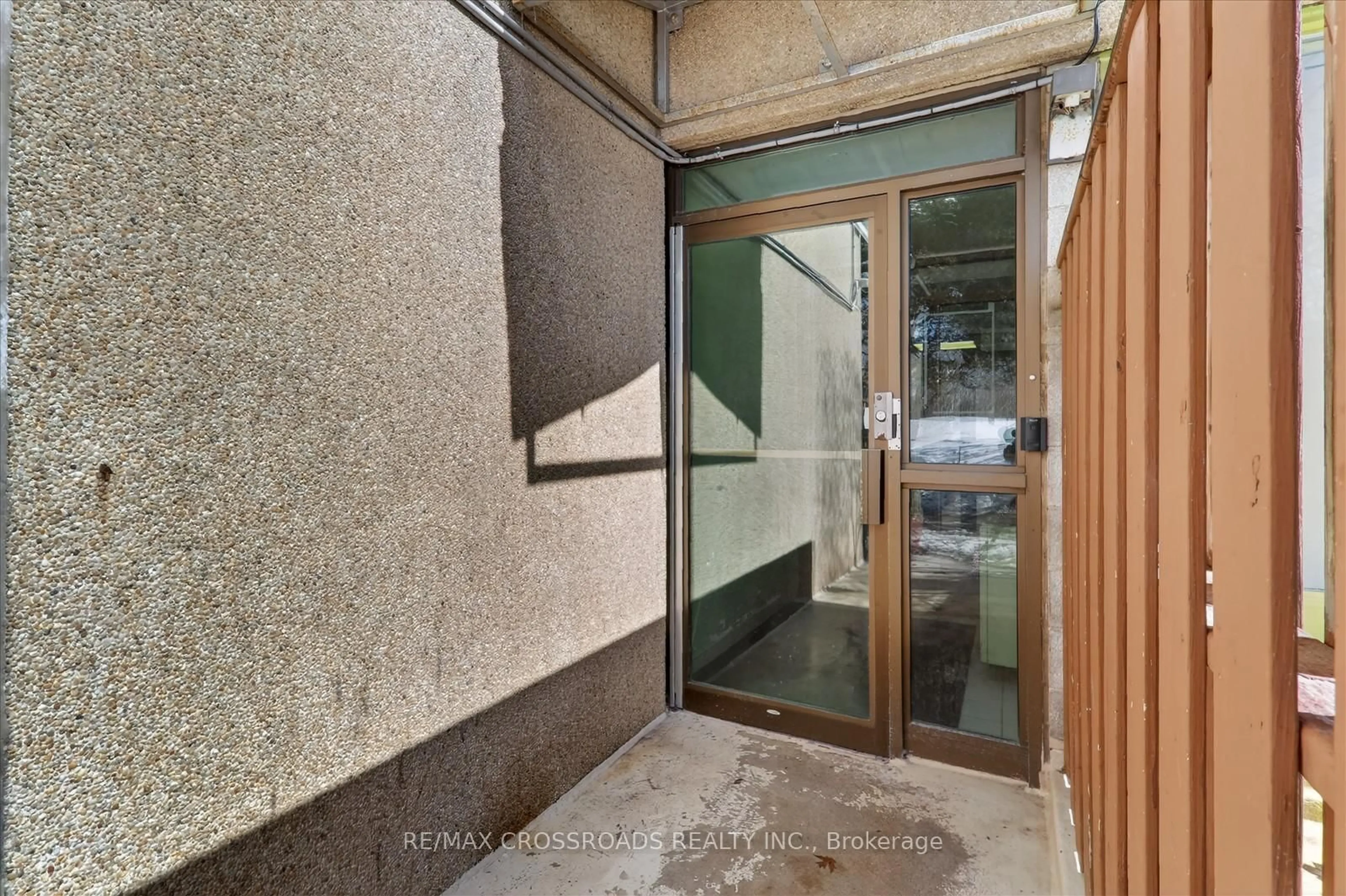 Indoor foyer for 5580 Sheppard Ave #113, Toronto Ontario M1B 2L3