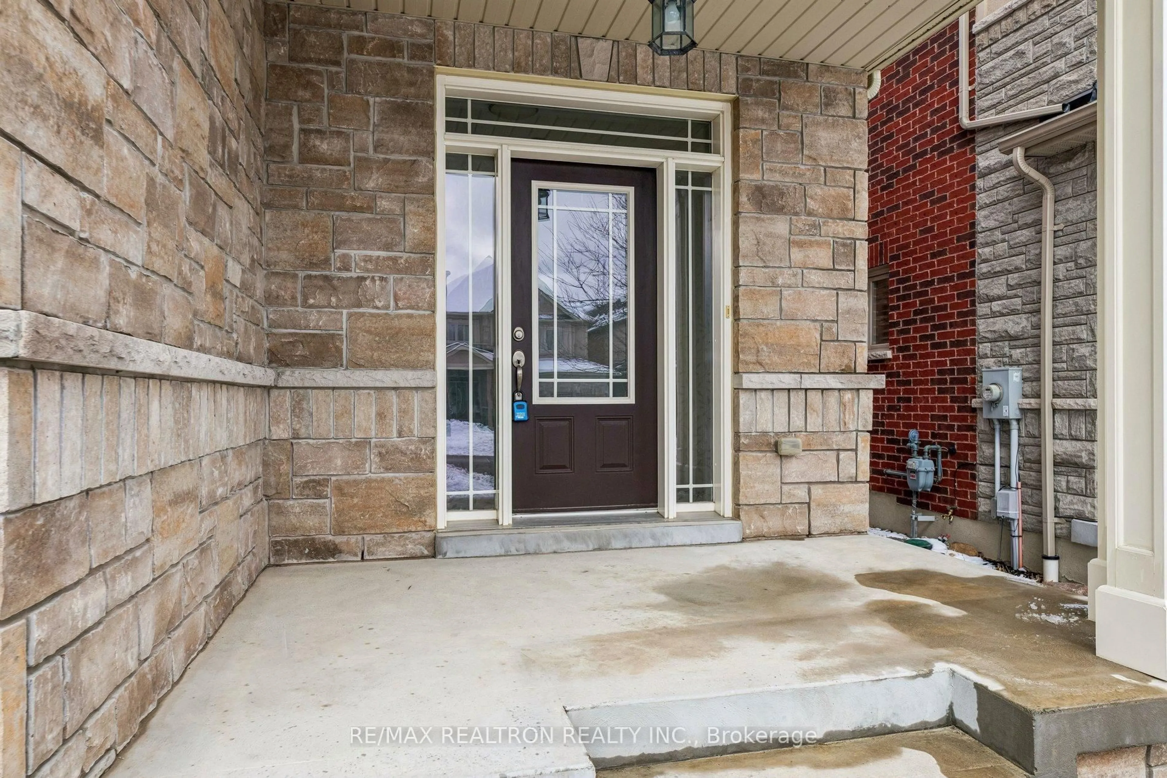 Indoor entryway for 12 Promenade Dr, Whitby Ontario L1R 0L4
