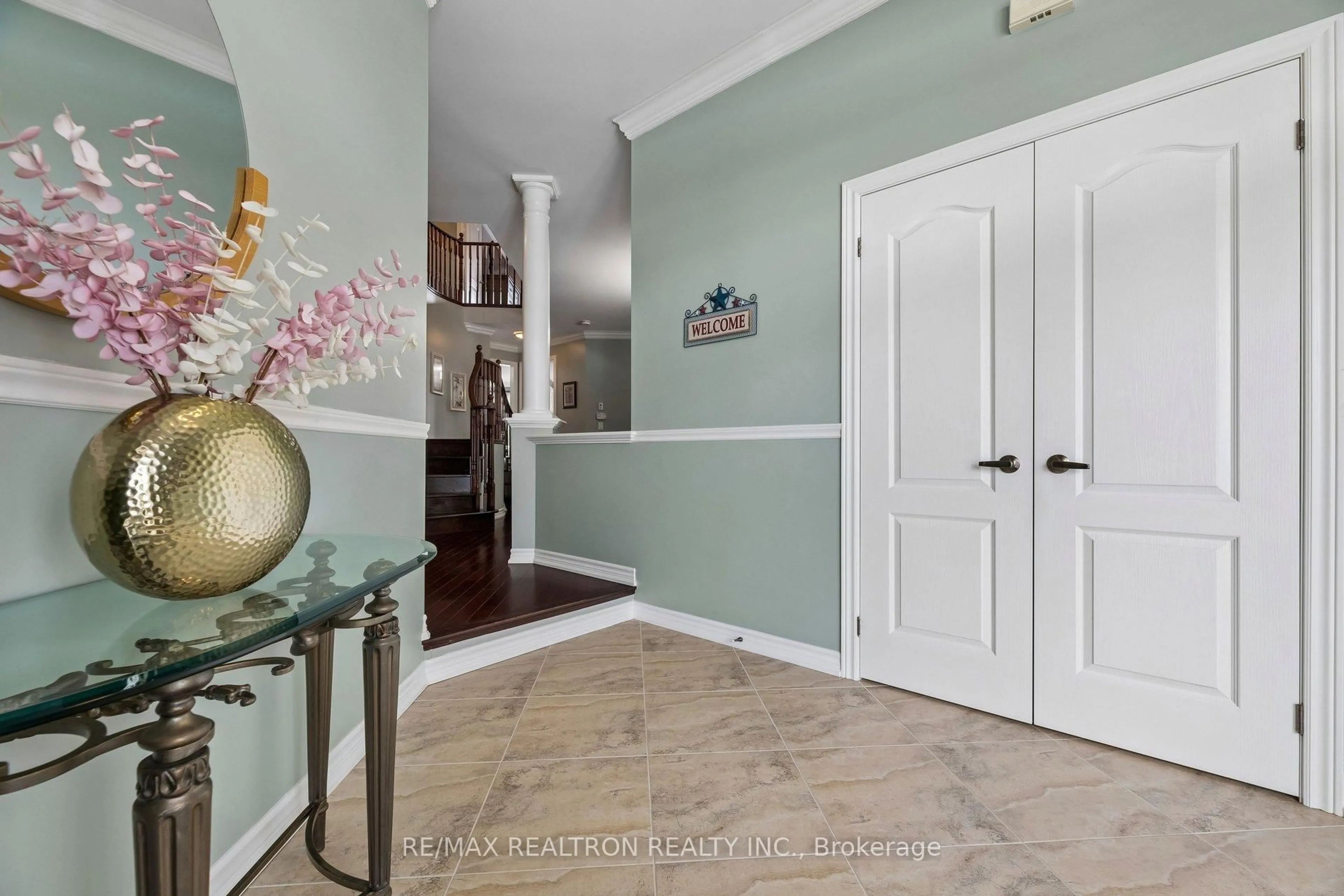 Indoor entryway for 12 Promenade Dr, Whitby Ontario L1R 0L4