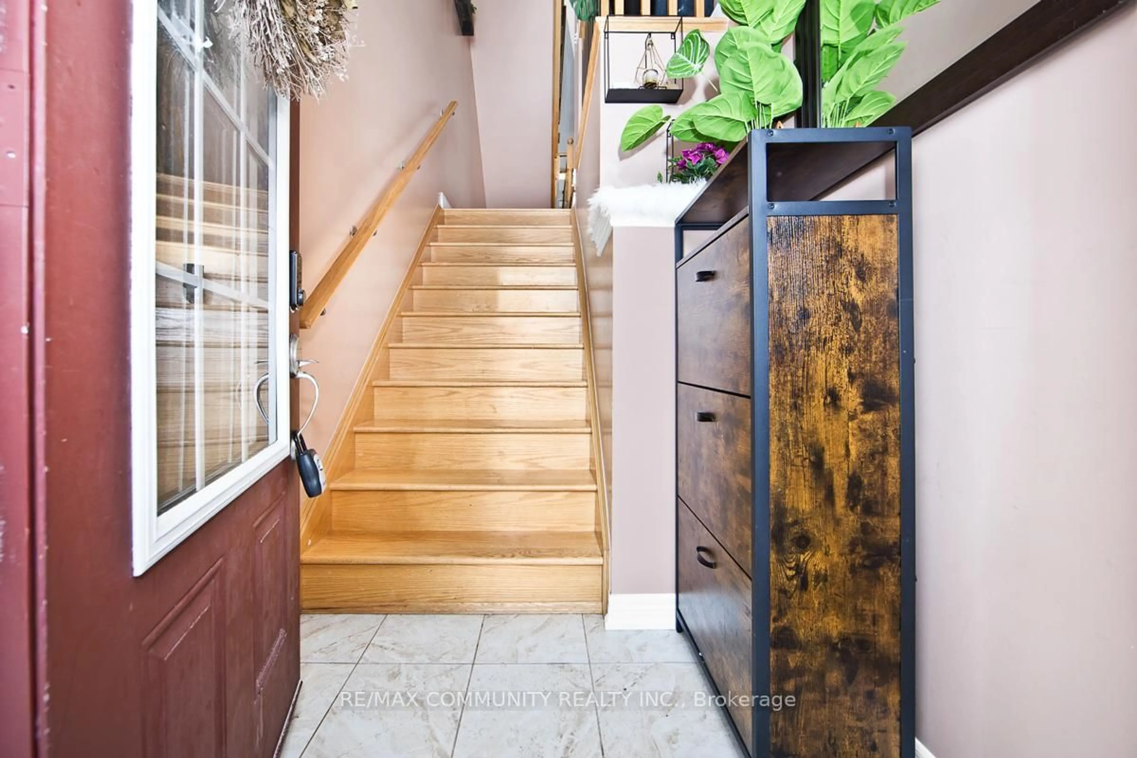 Indoor entryway for 2462 Bromus Path, Oshawa Ontario L1L 0K6