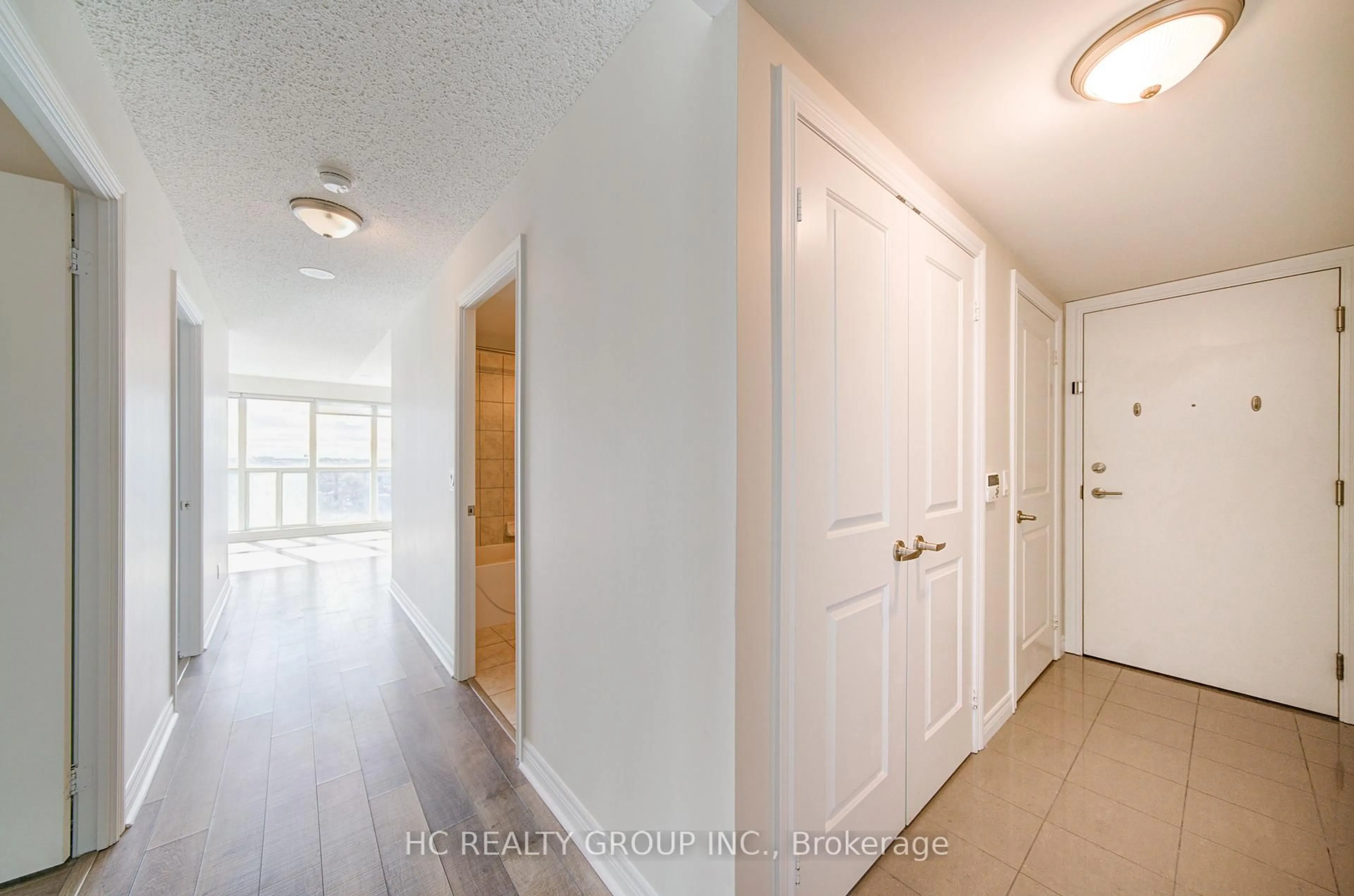 Indoor entryway for 50 Town Centre Crt #1610, Toronto Ontario M1P 0A9